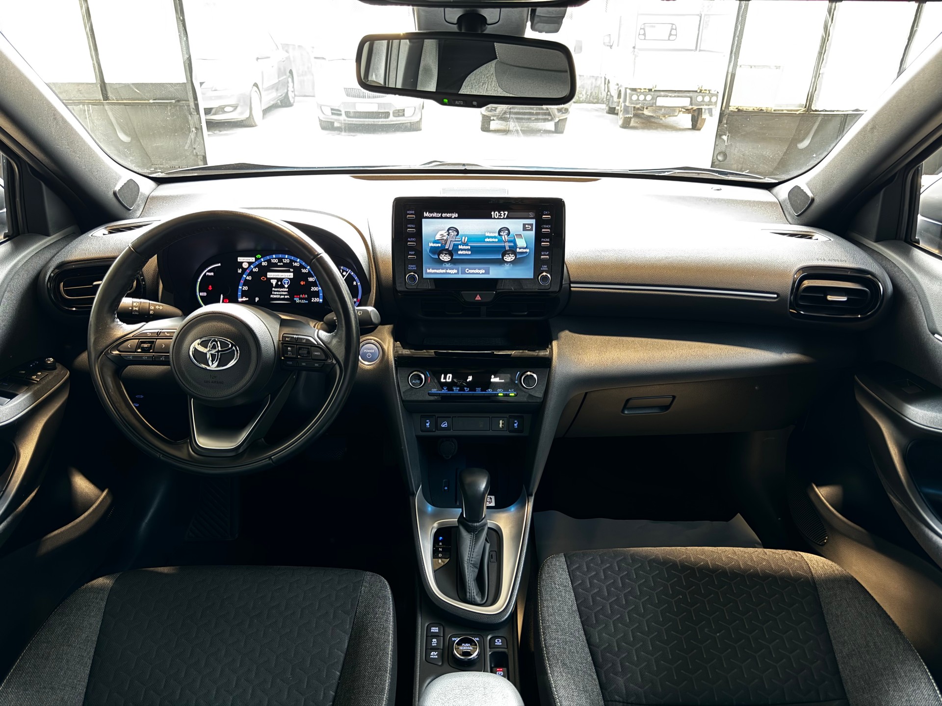 TOYOTA Yaris Cross 1.5 Trend e-CVT AWDi-image-10