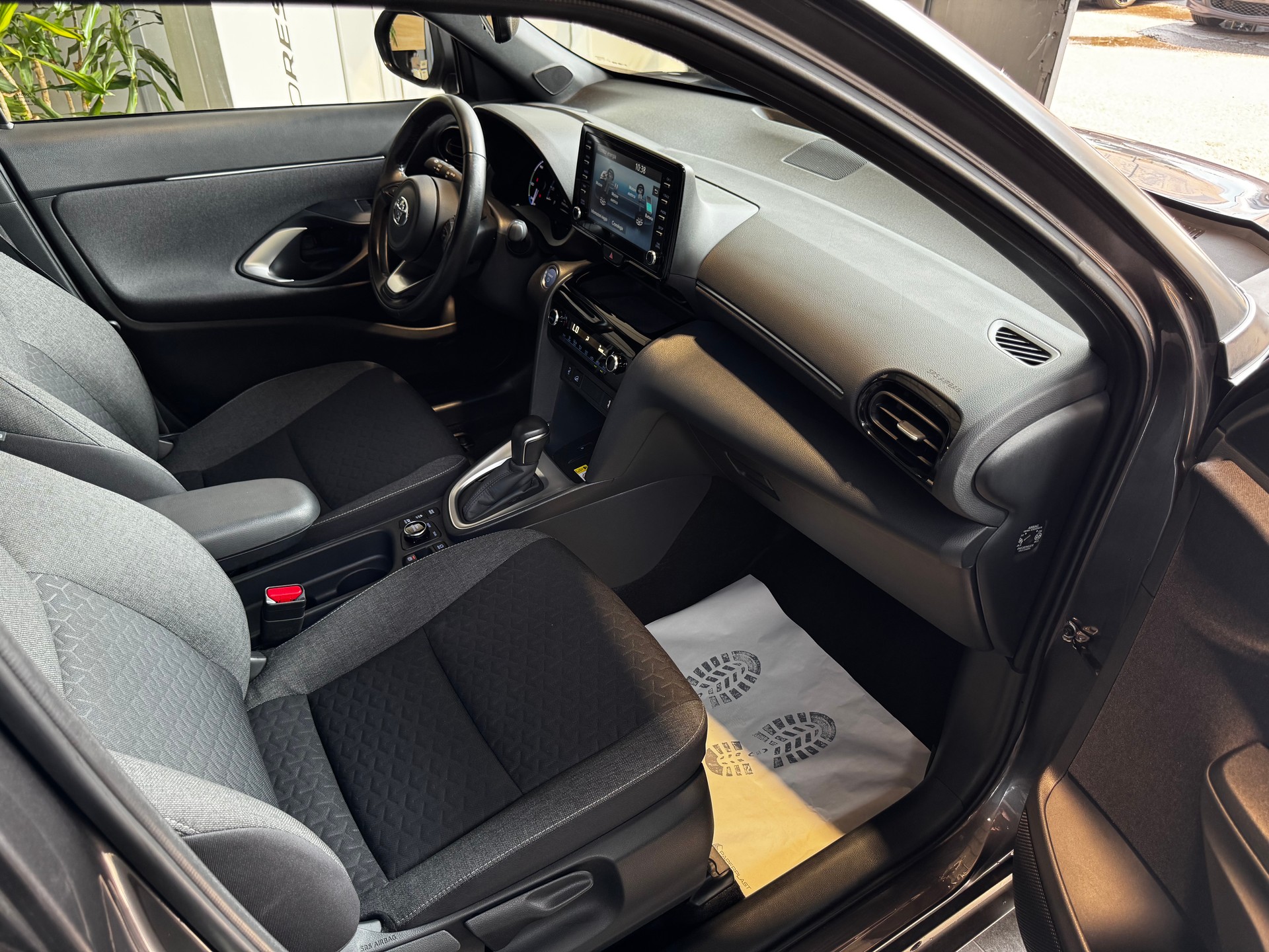 TOYOTA Yaris Cross 1.5 Trend e-CVT AWDi-image-8