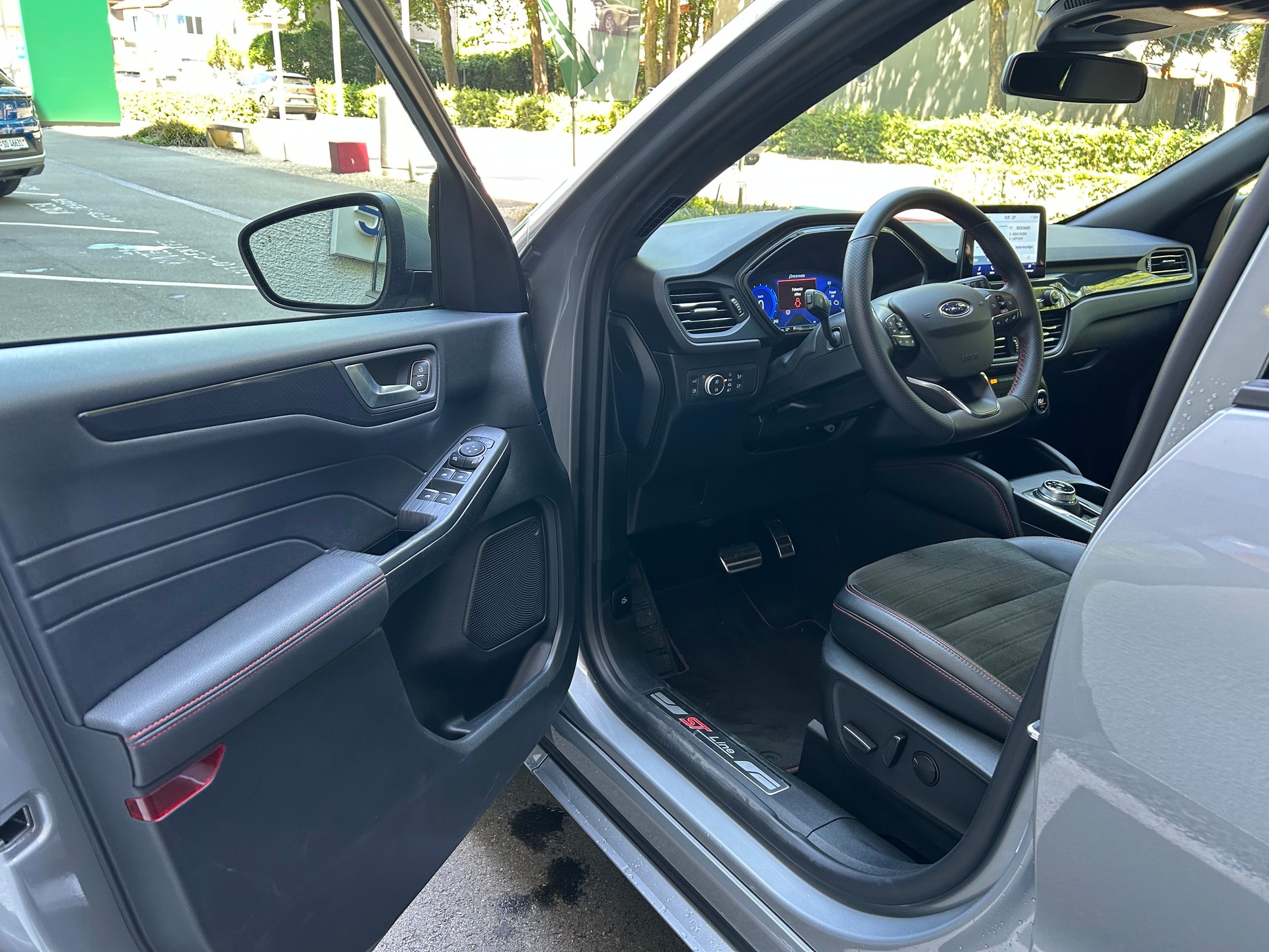 FORD Kuga 2.5 PHEV ST-Line X 2WD-image-6