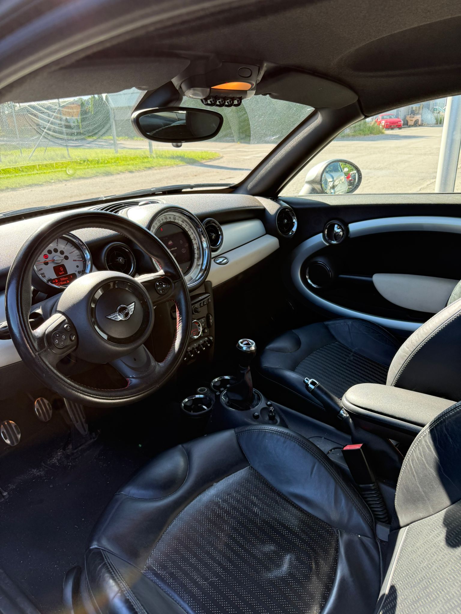 MINI Cooper S Coupé-image-1