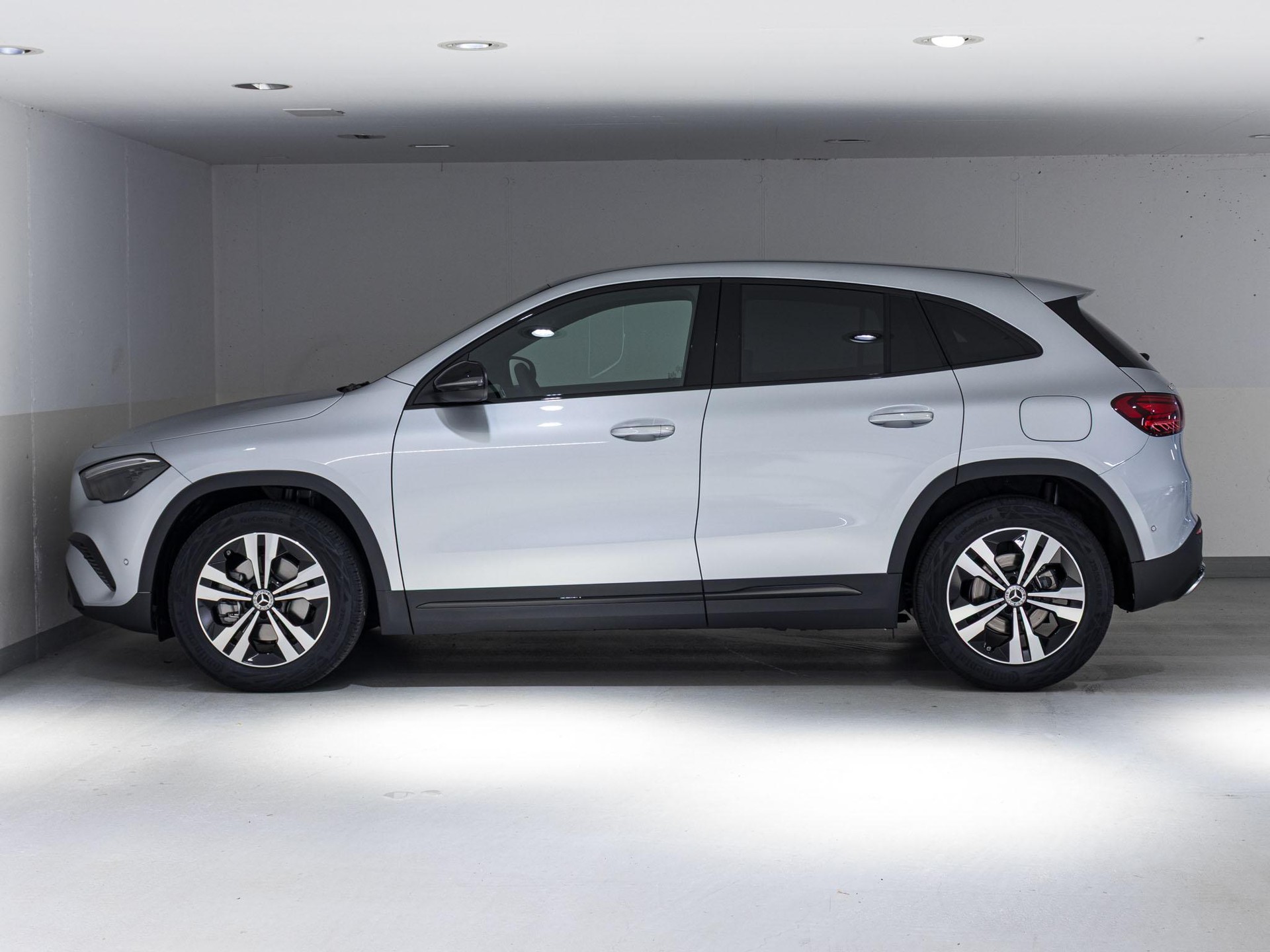 MERCEDES-BENZ GLA 200 Night Star-image-4