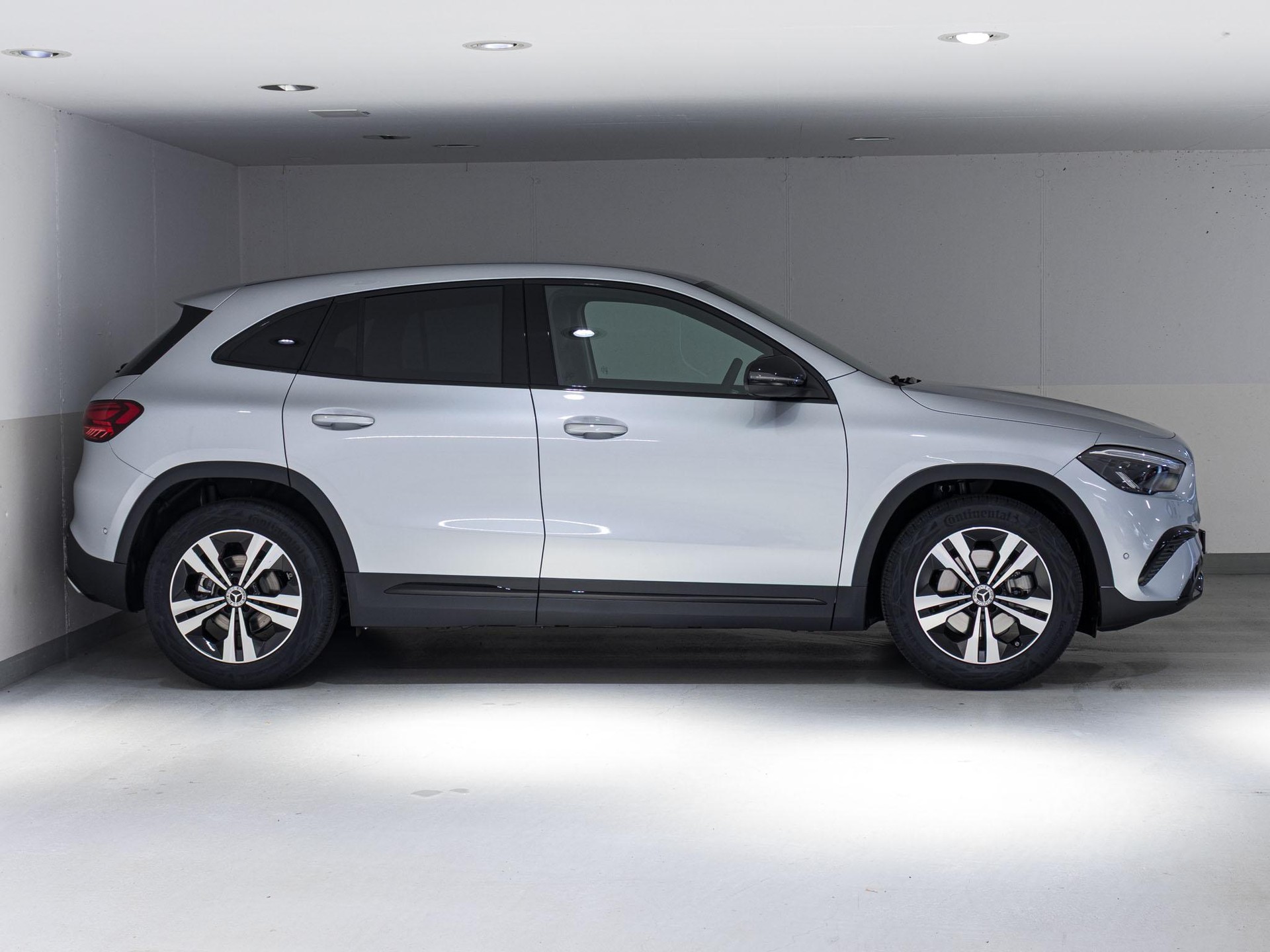 MERCEDES-BENZ GLA 200 Night Star-image-1