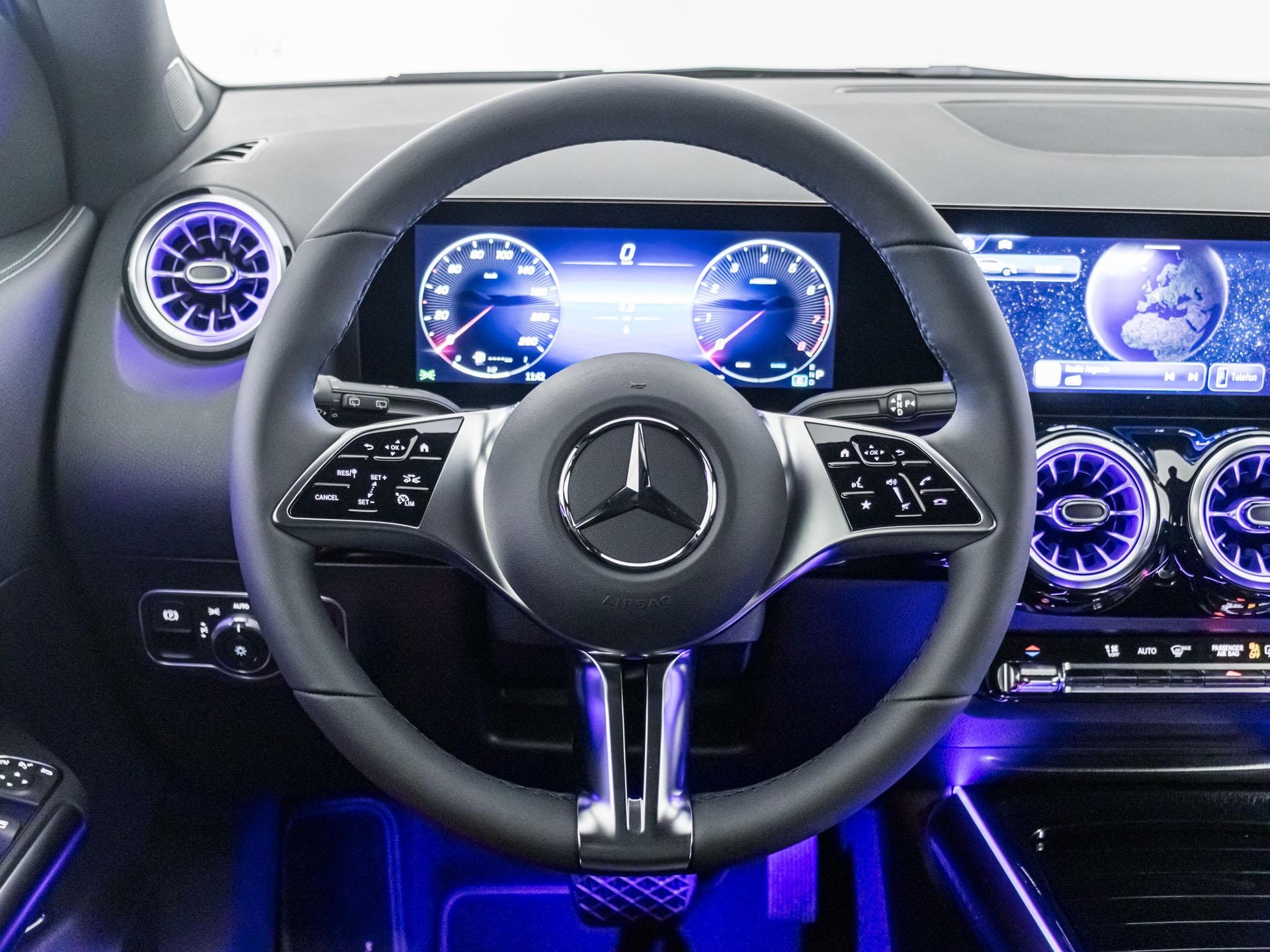 MERCEDES-BENZ GLA 200 Night Star-image-9