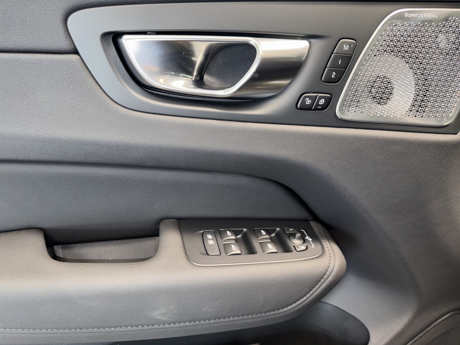 VOLVO XC60 2.0 T6 TE Ultra Bright eAWD-image-13