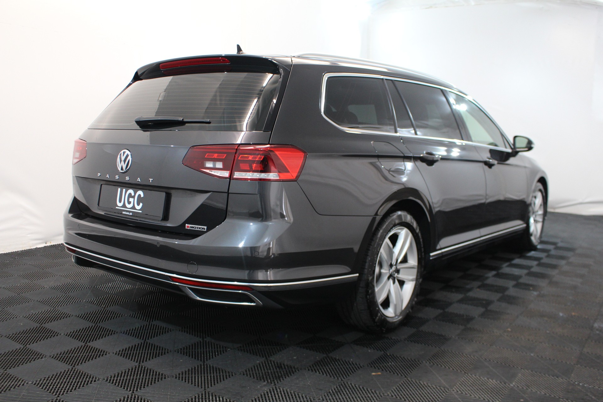 VW Passat Variant 2.0 TSI Elegance DSG 4m-image-5