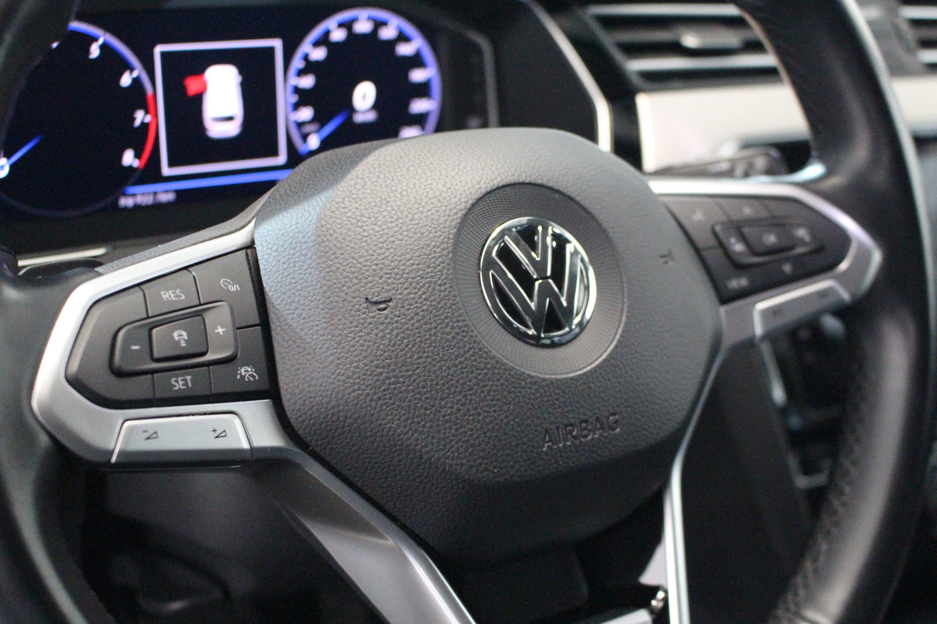 VW Passat Variant 2.0 TSI Elegance DSG 4m-image-13