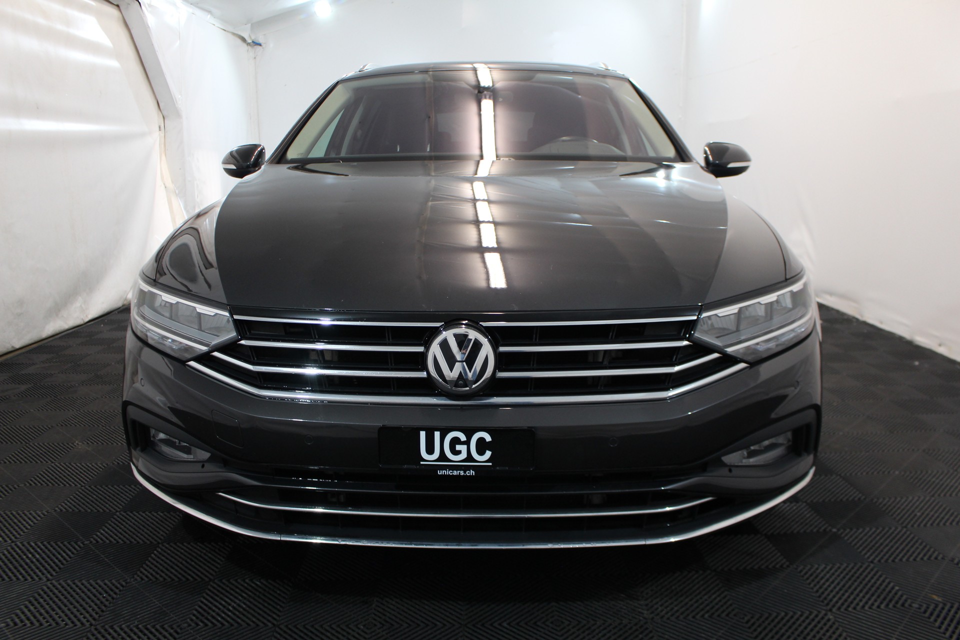 VW Passat Variant 2.0 TSI Elegance DSG 4m-showroom-element-1