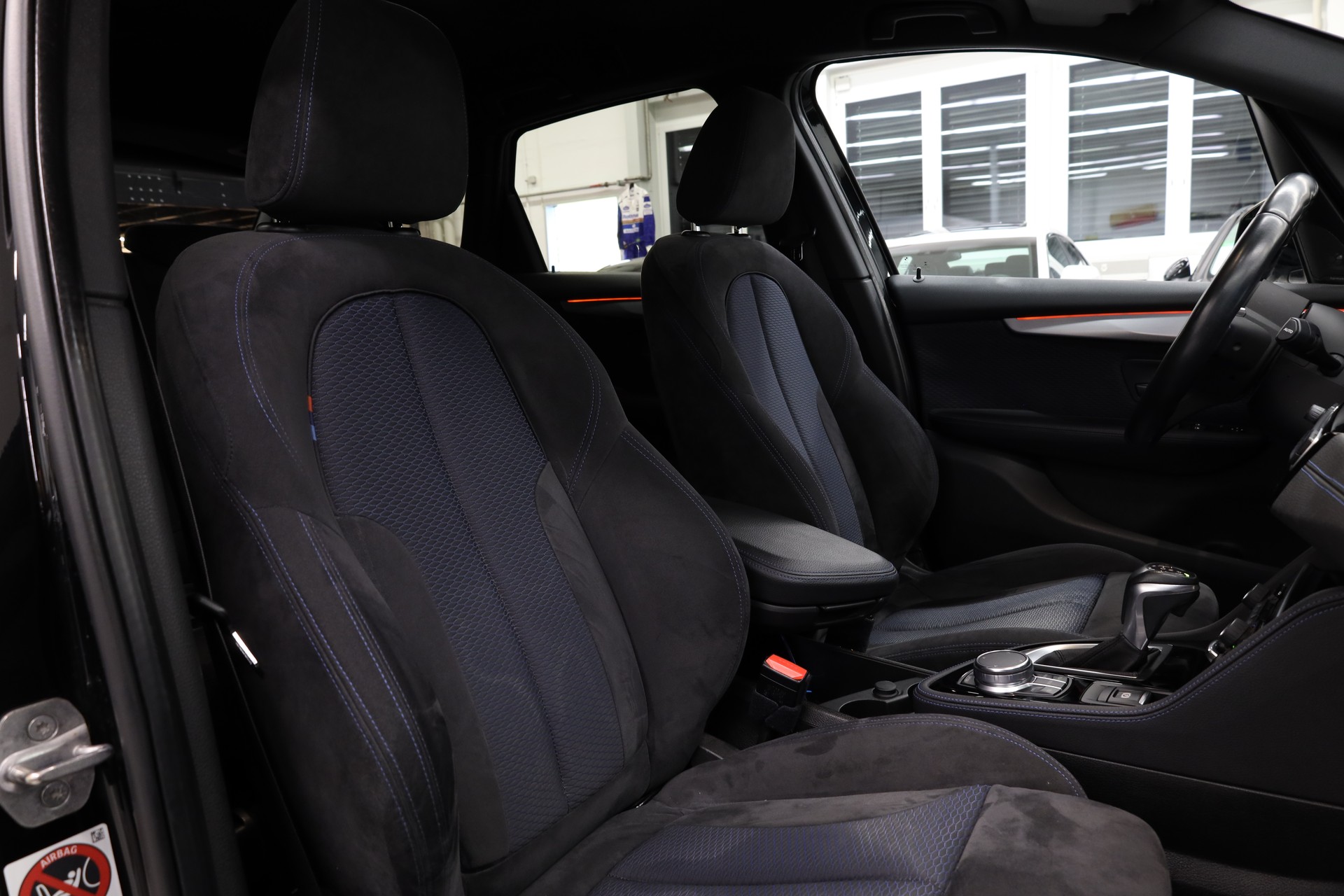 BMW 220d xDrive Active Tourer-image-16