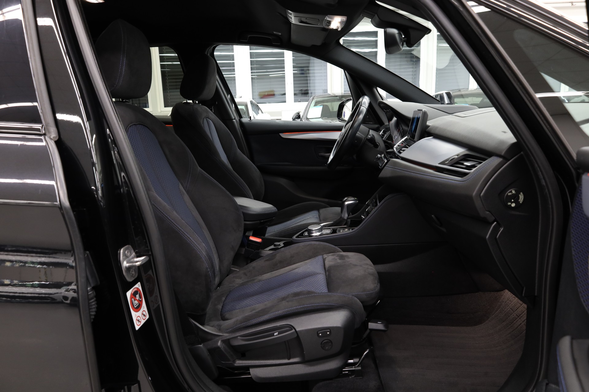 BMW 220d xDrive Active Tourer-image-14
