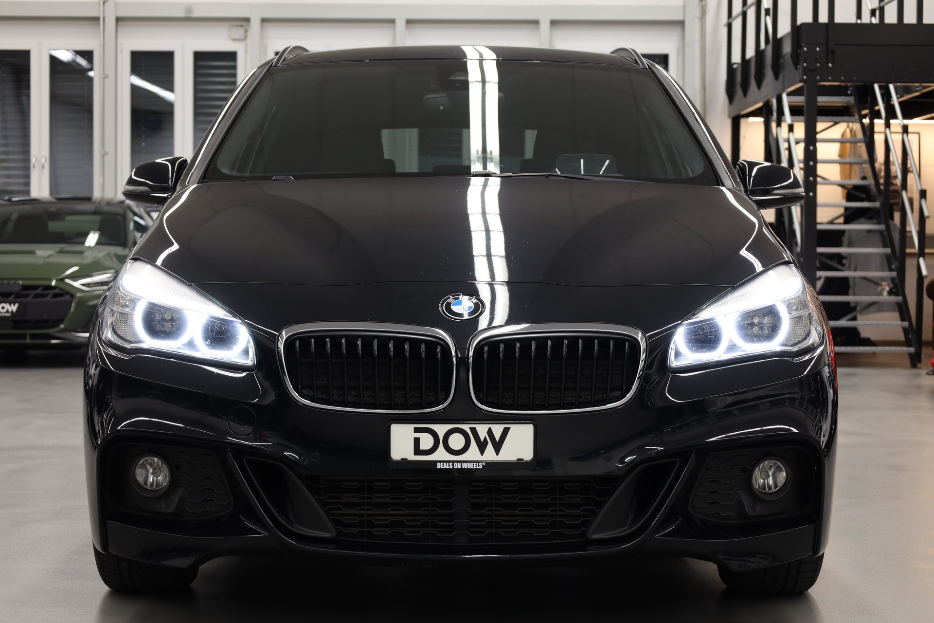 BMW 220d xDrive Active Tourer-showroom-element-3