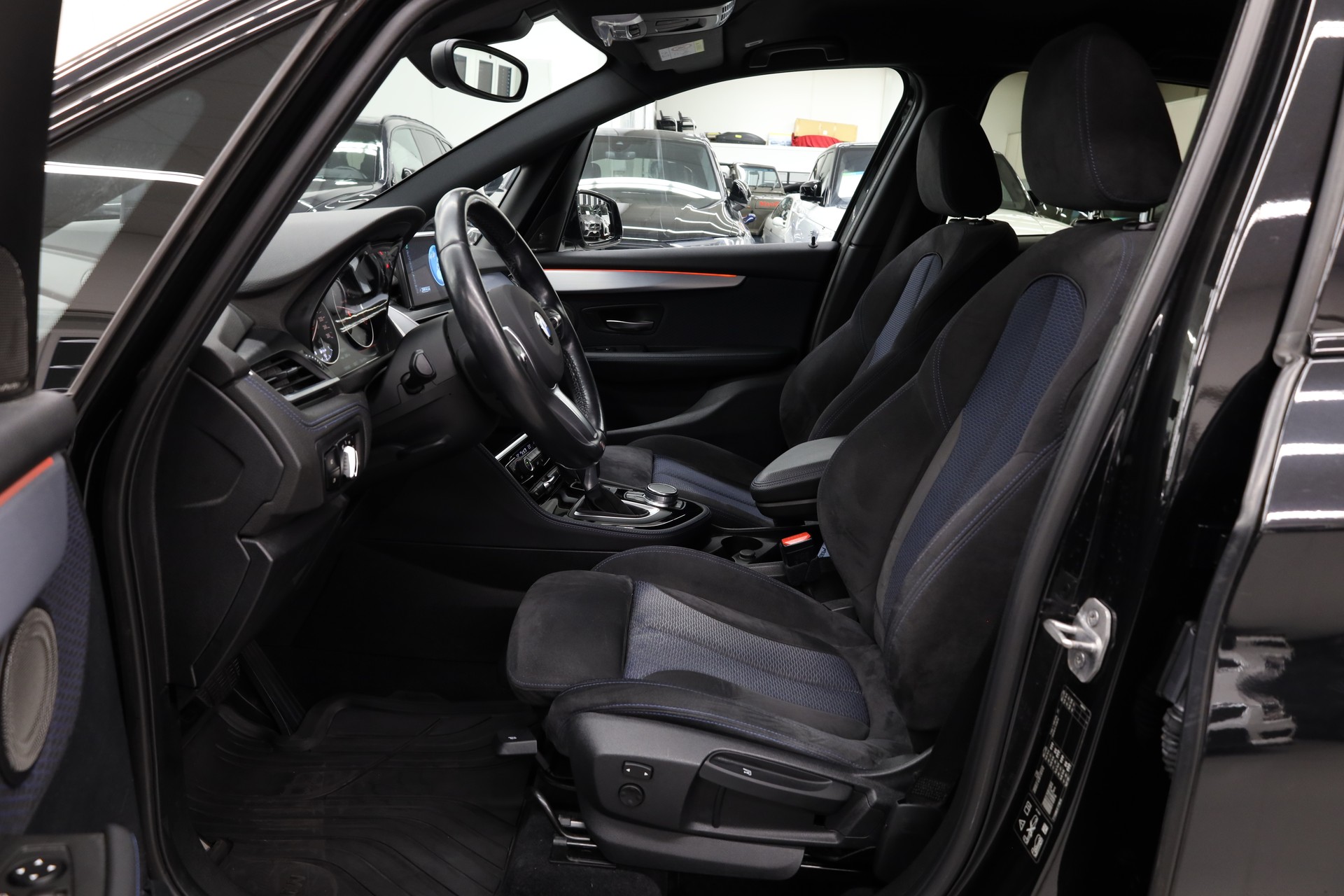 BMW 220d xDrive Active Tourer-image-13