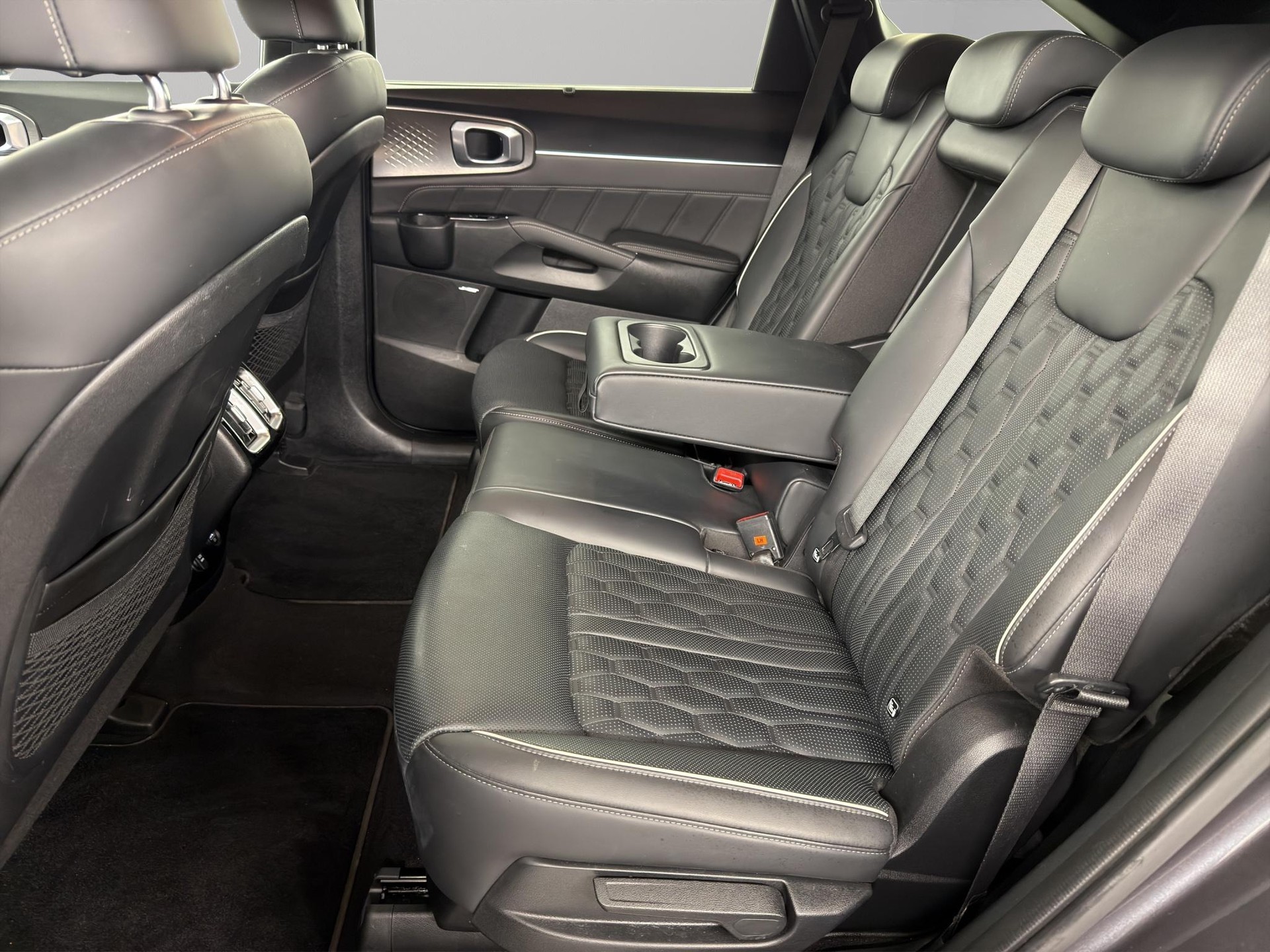 KIA Sorento 1.6 T-GDi Plug-in Hybrid Style-image-7