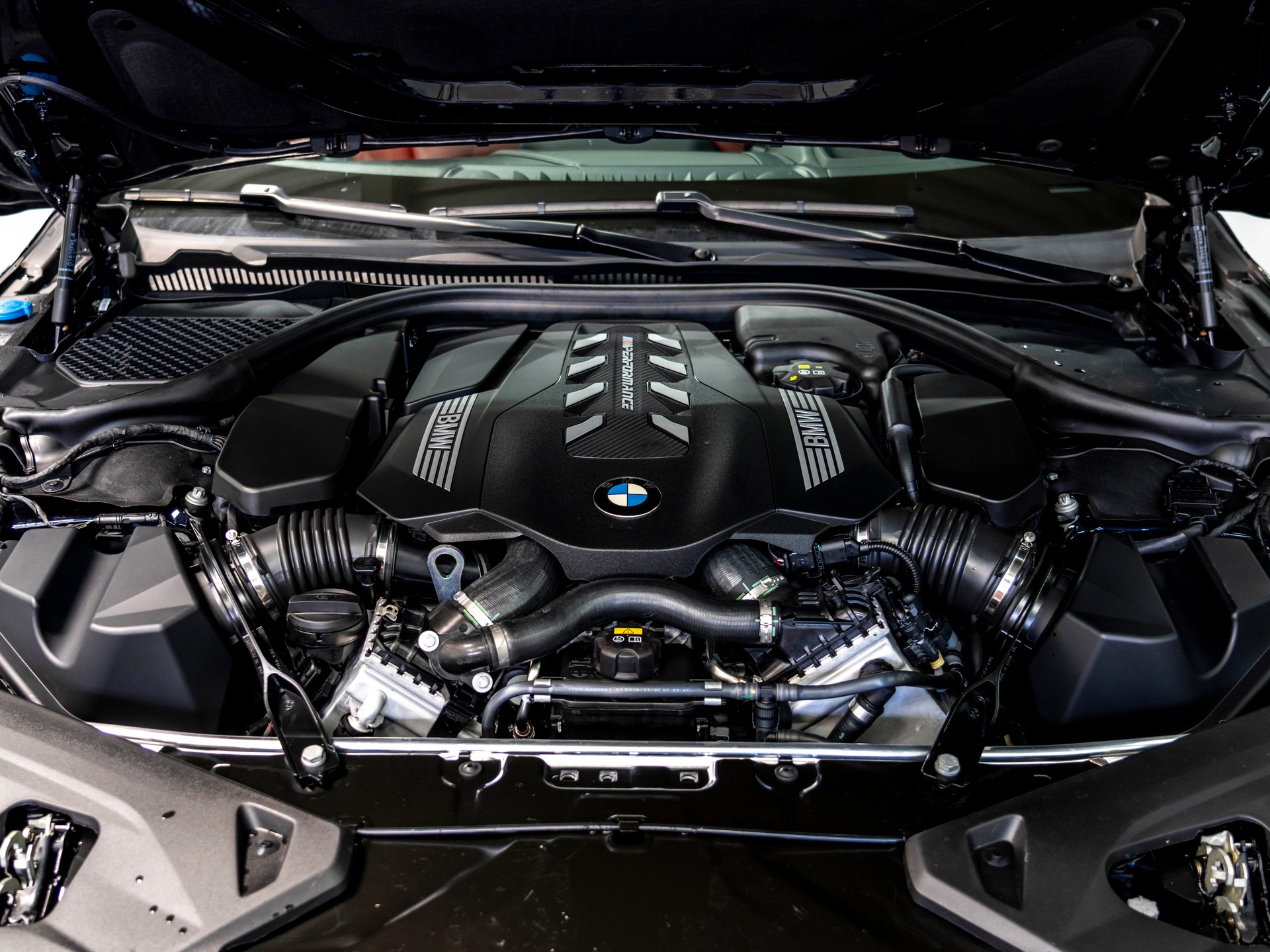 BMW M850i xDrive Steptronic-image-30
