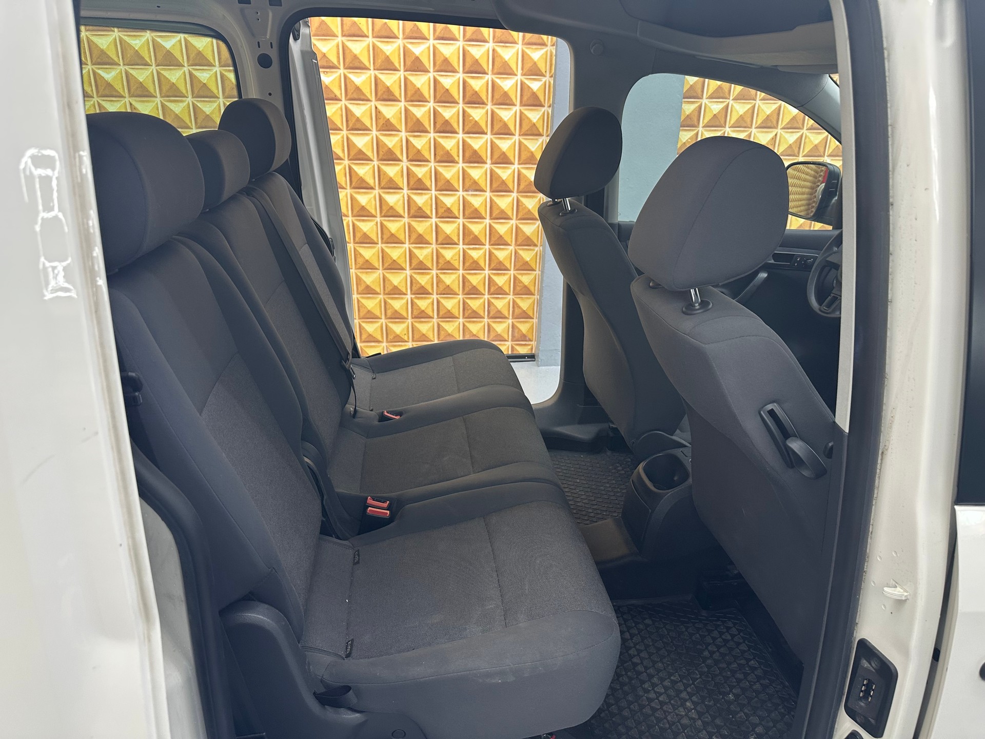 VW Caddy Maxi 2.0 TDI Blue Motion Technology-image-9