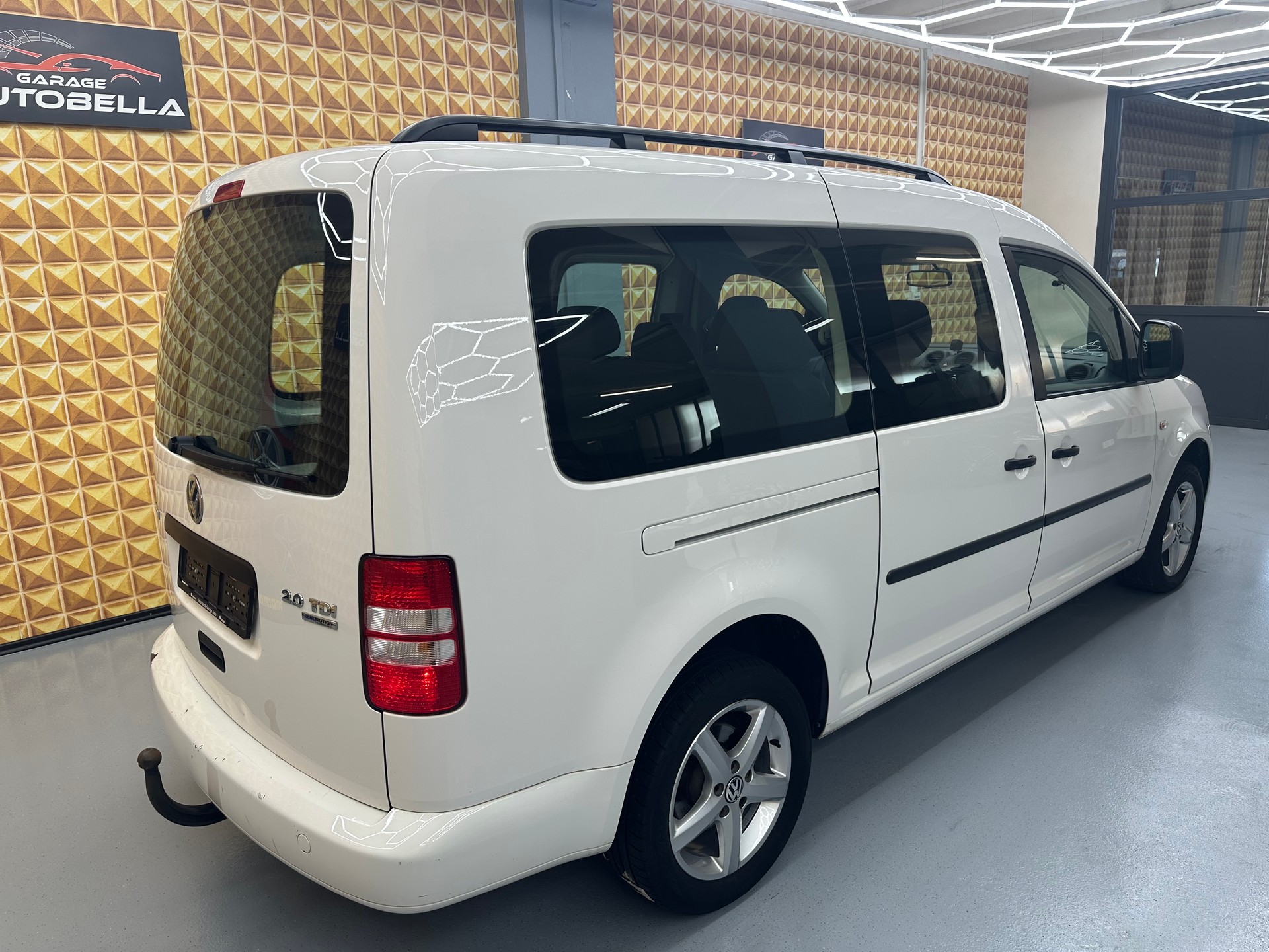 VW Caddy Maxi 2.0 TDI Blue Motion Technology-image-3