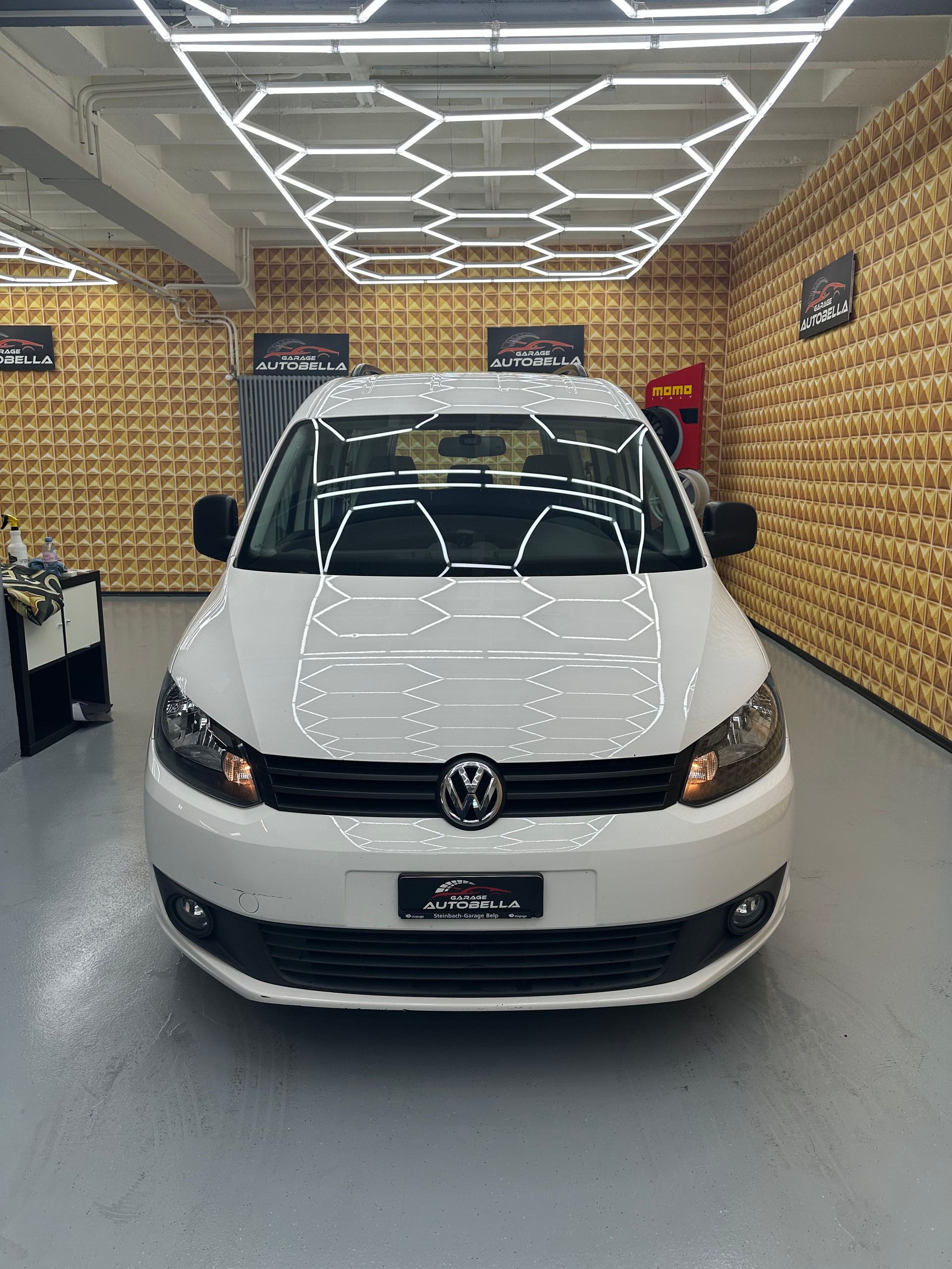 VW Caddy Maxi 2.0 TDI Blue Motion Technology-image-0