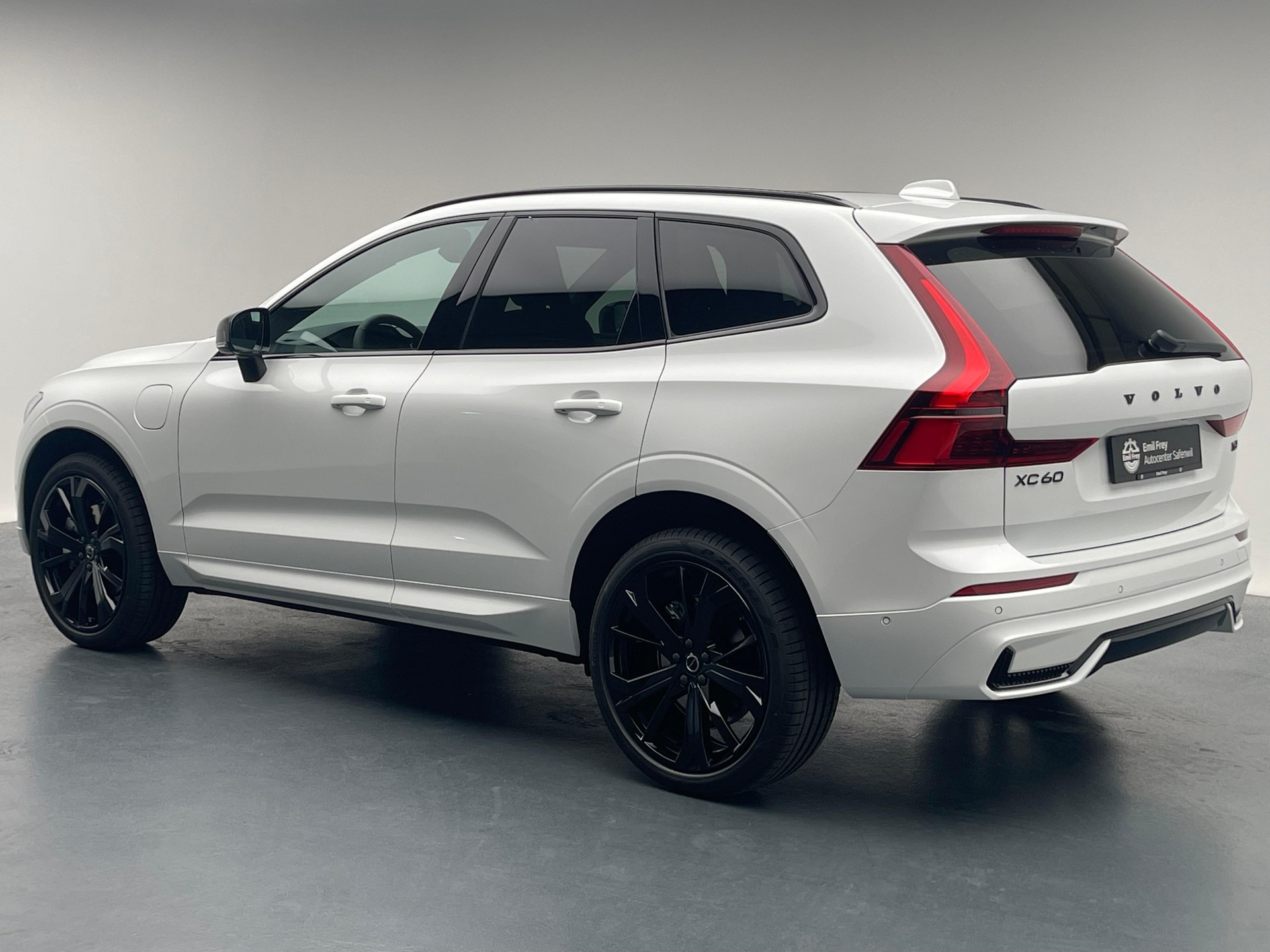 VOLVO XC60 2.0 T6 TE Black Edition eAWD-showroom-element-3