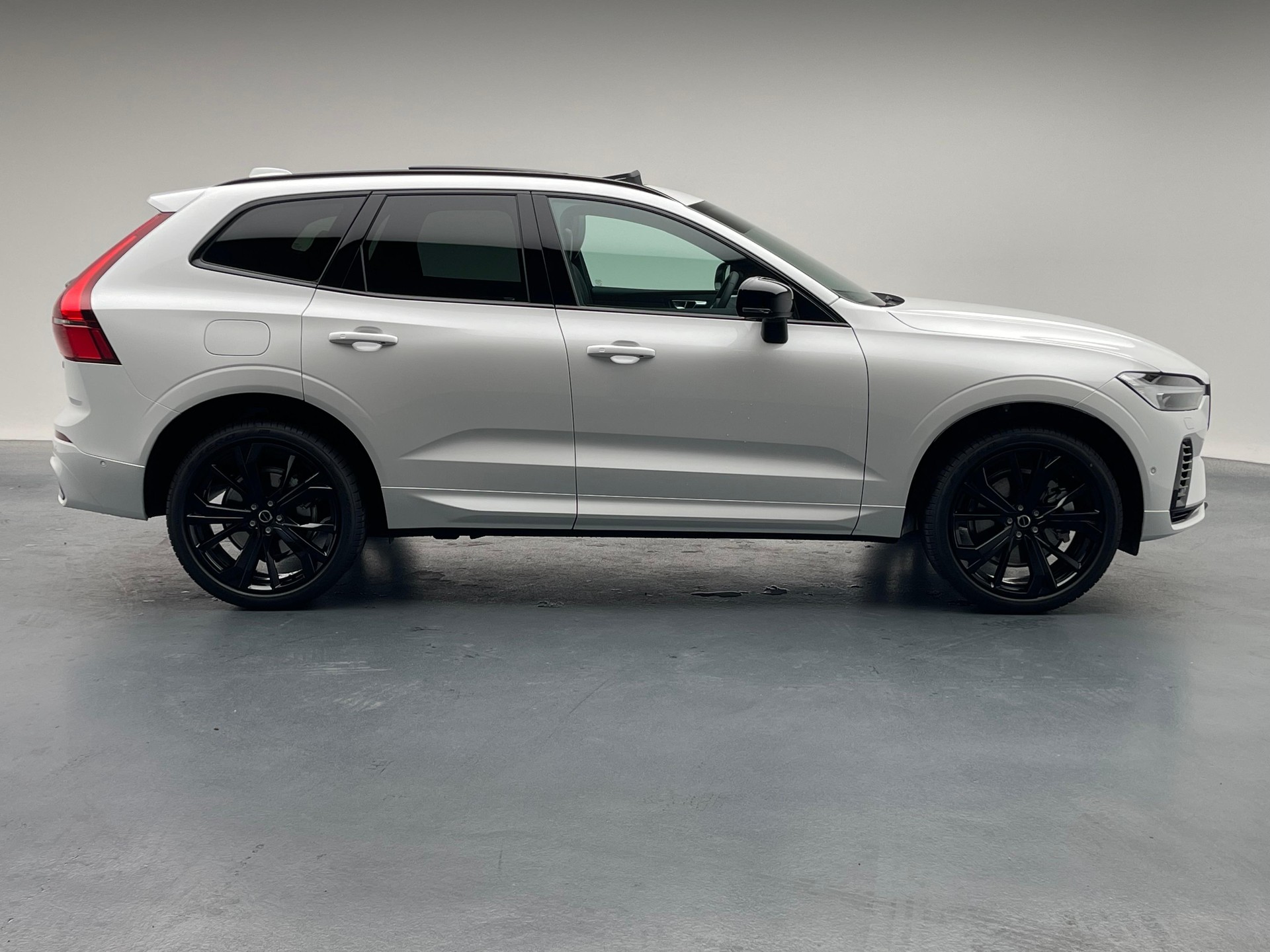 VOLVO XC60 2.0 T6 TE Black Edition eAWD-image-31