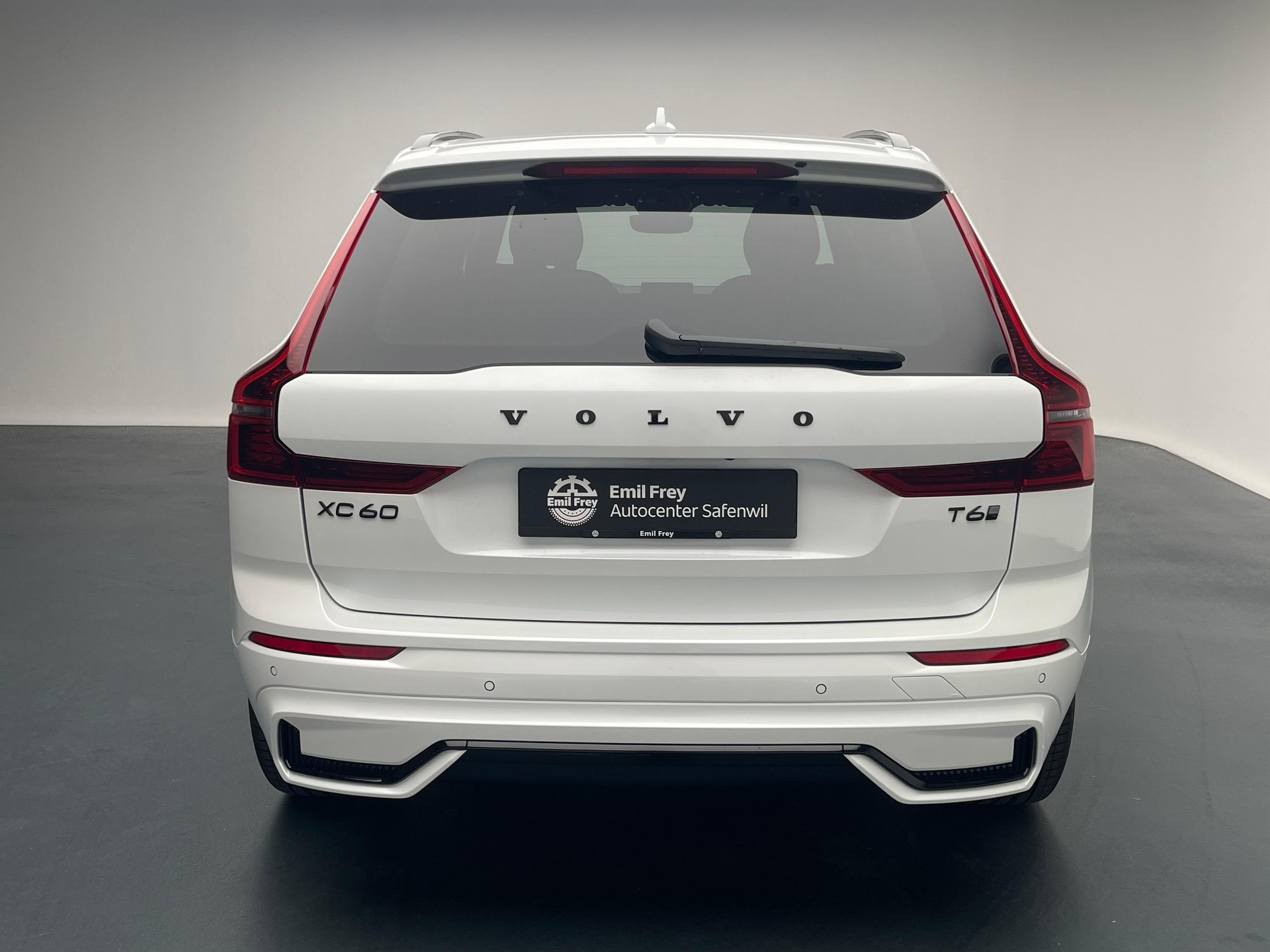 VOLVO XC60 2.0 T6 TE Black Edition eAWD-image-4
