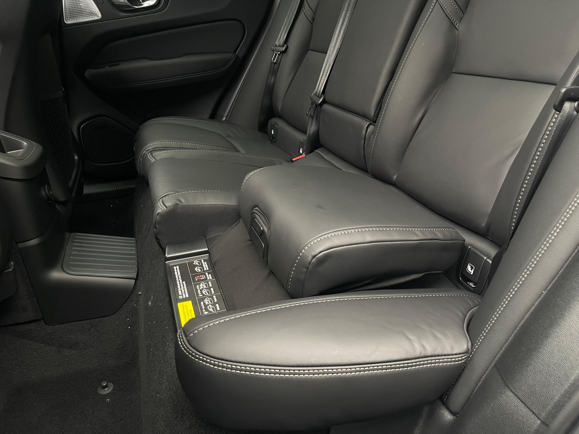 VOLVO XC60 2.0 T6 TE Black Edition eAWD-image-18