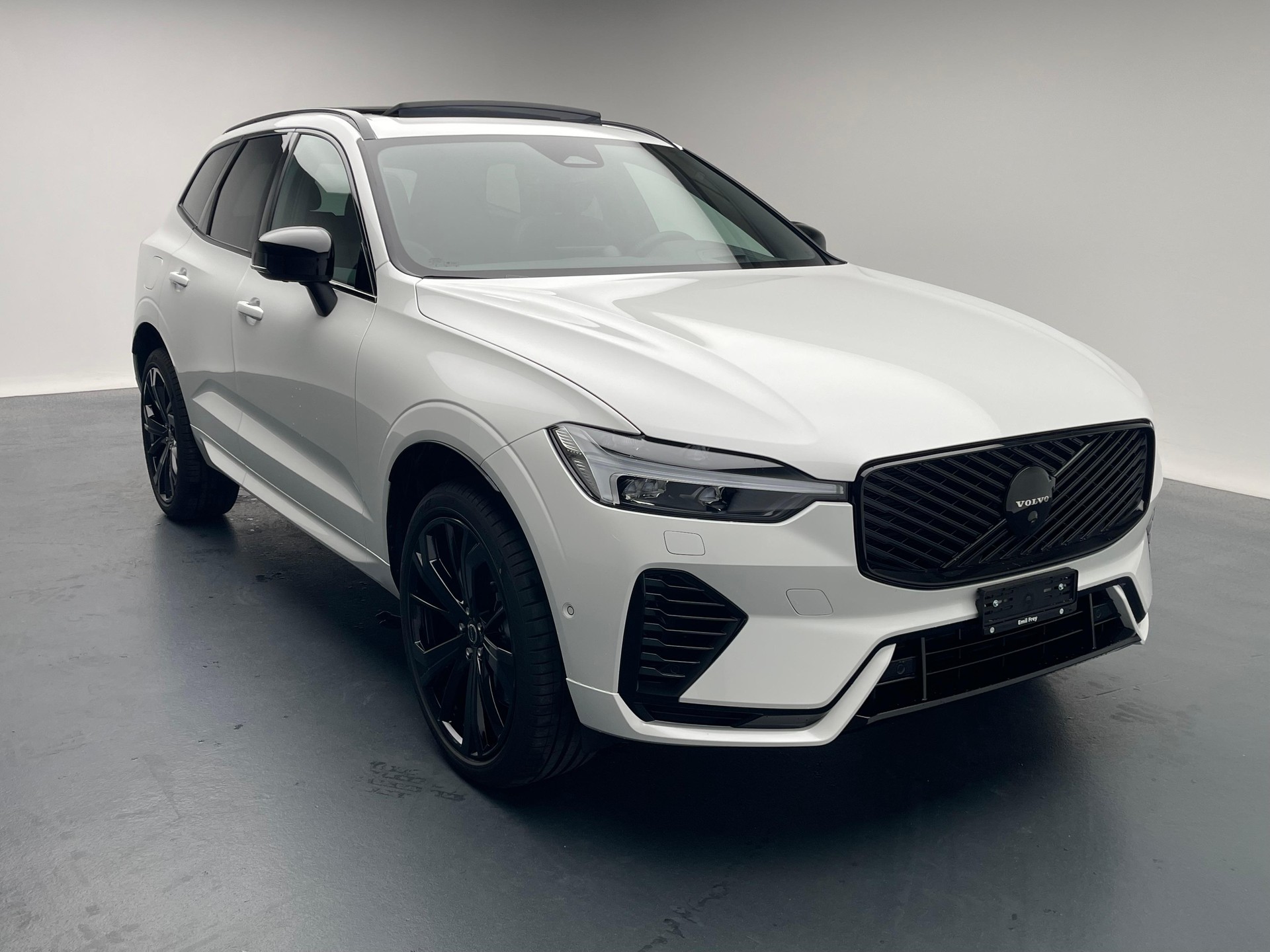VOLVO XC60 2.0 T6 TE Black Edition eAWD-image-29