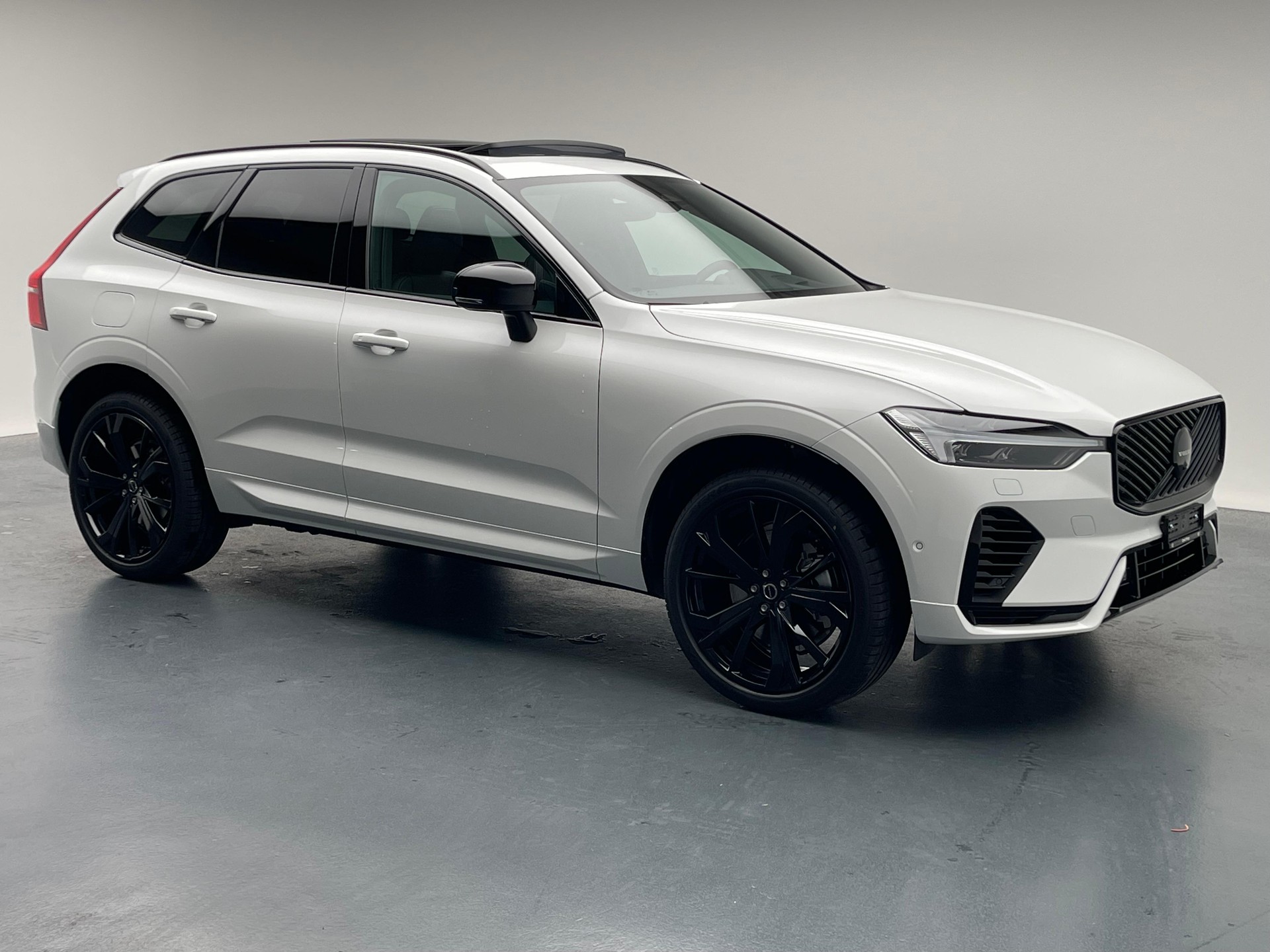 VOLVO XC60 2.0 T6 TE Black Edition eAWD-image-30