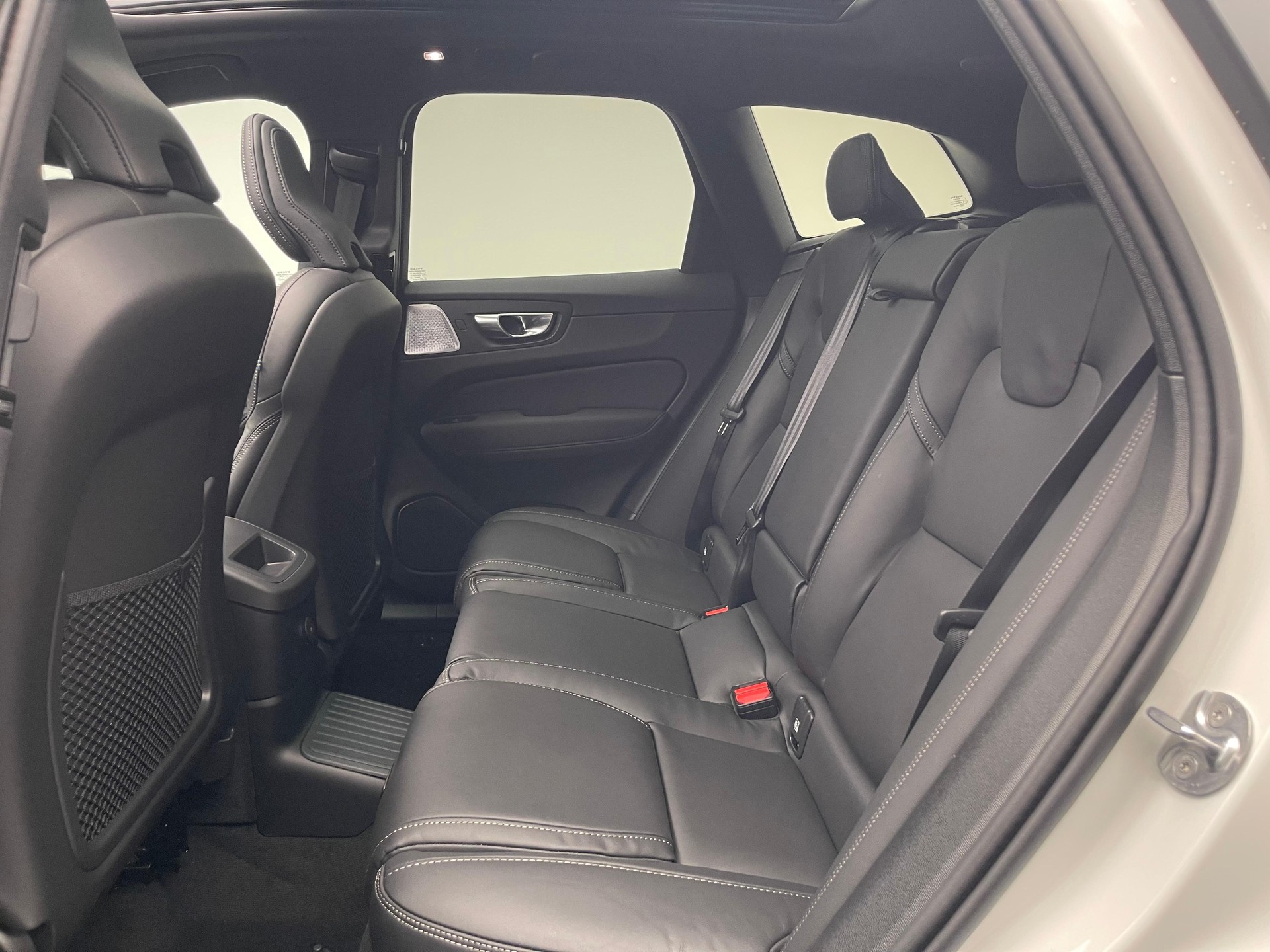 VOLVO XC60 2.0 T6 TE Black Edition eAWD-image-17
