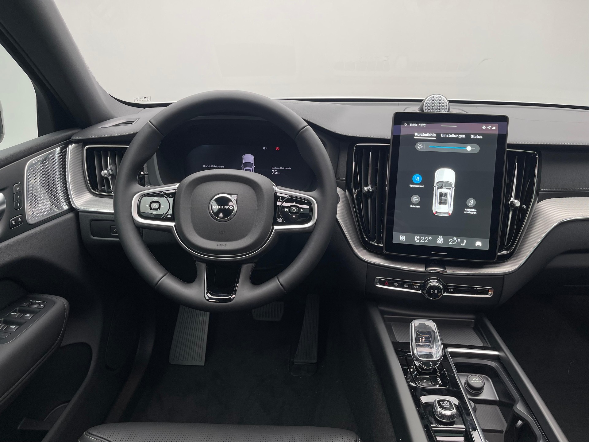 VOLVO XC60 2.0 T6 TE Black Edition eAWD-image-19