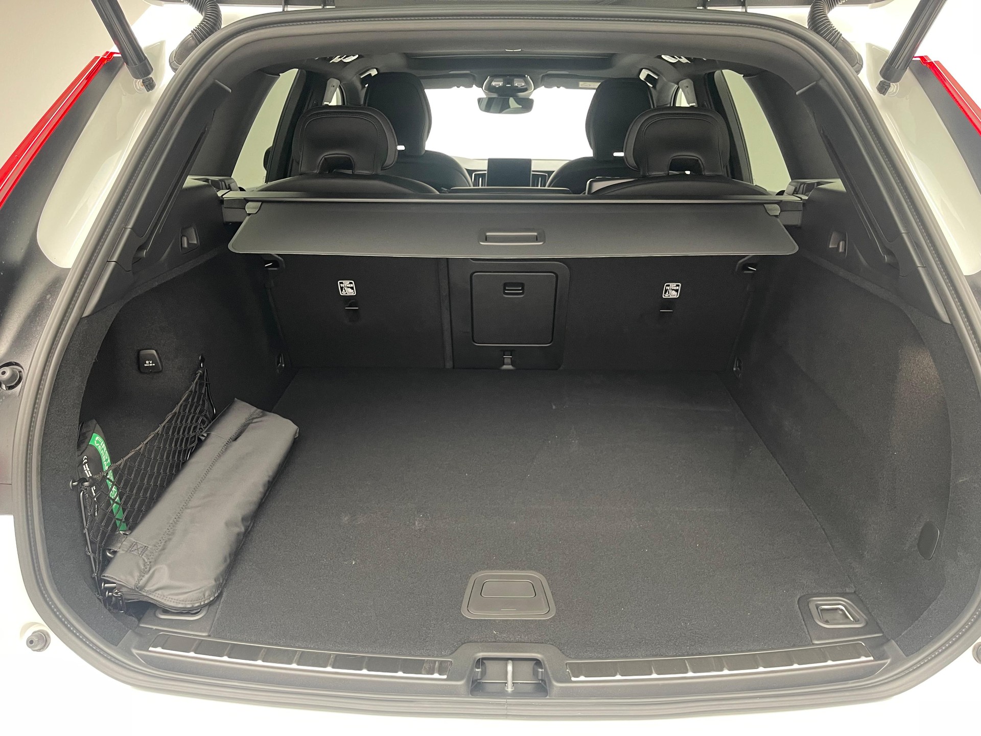 VOLVO XC60 2.0 T6 TE Black Edition eAWD-image-7