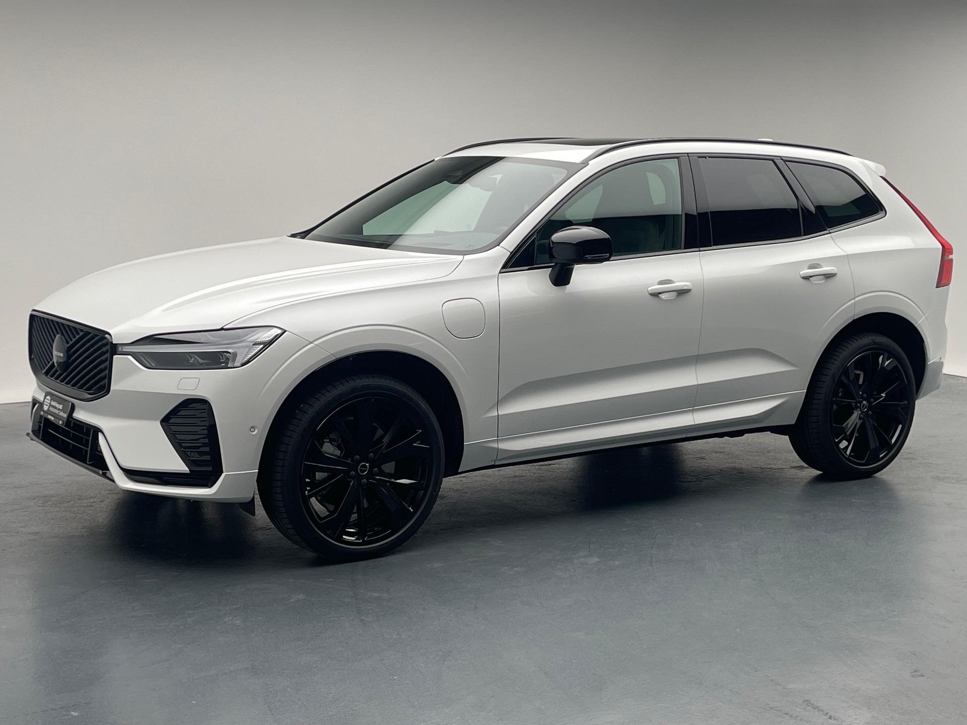 VOLVO XC60 2.0 T6 TE Black Edition eAWD-showroom-element-1