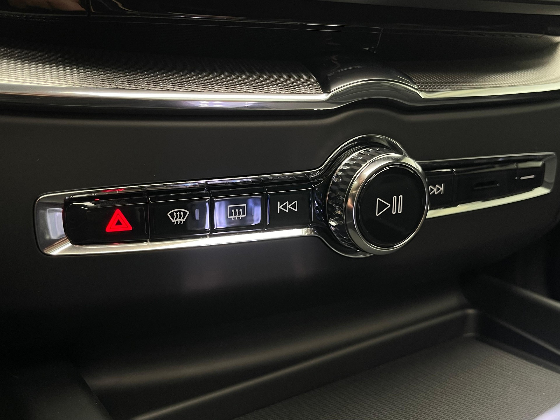 VOLVO XC60 2.0 T6 TE Black Edition eAWD-image-28