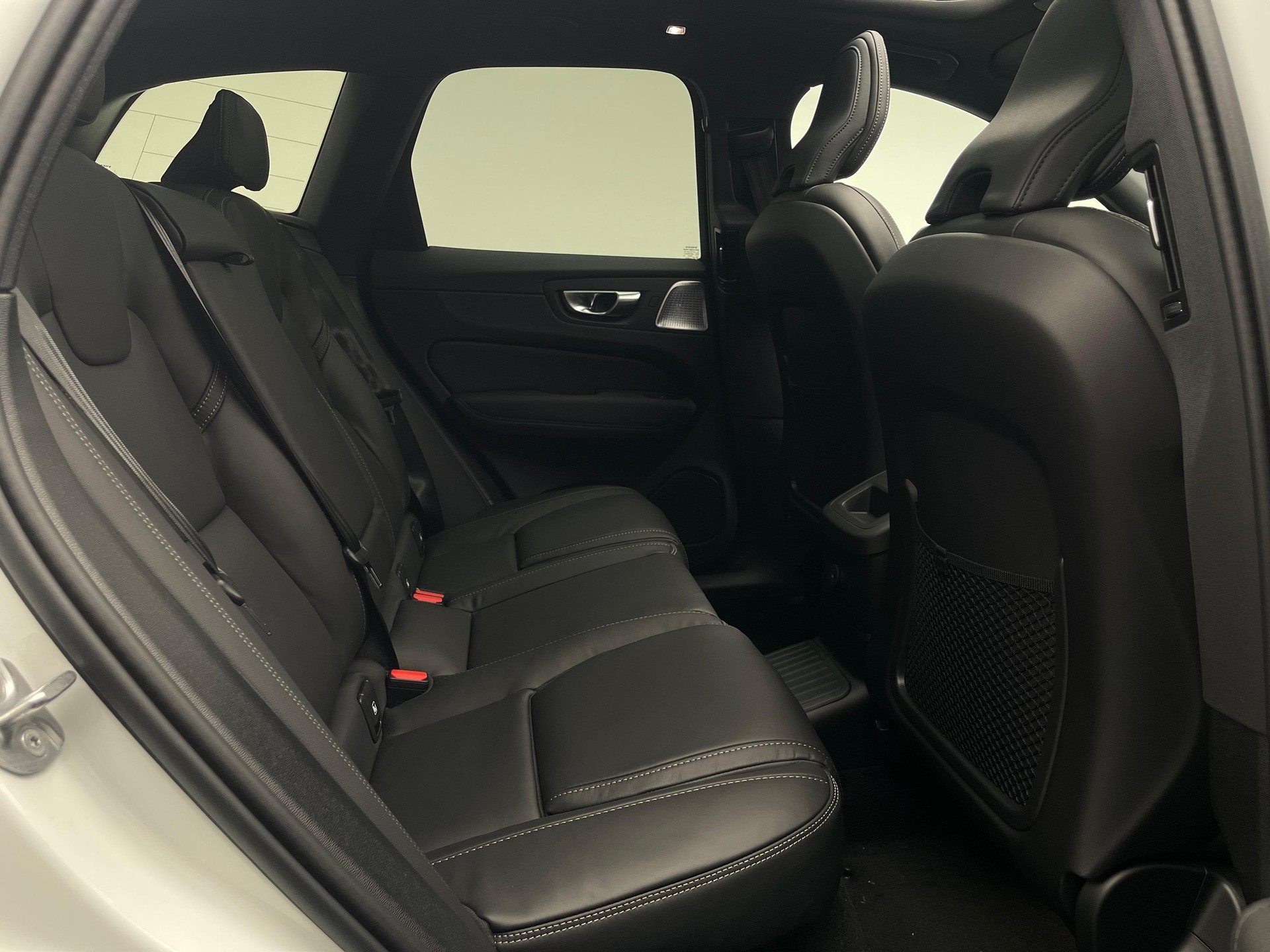 VOLVO XC60 2.0 T6 TE Black Edition eAWD-image-32