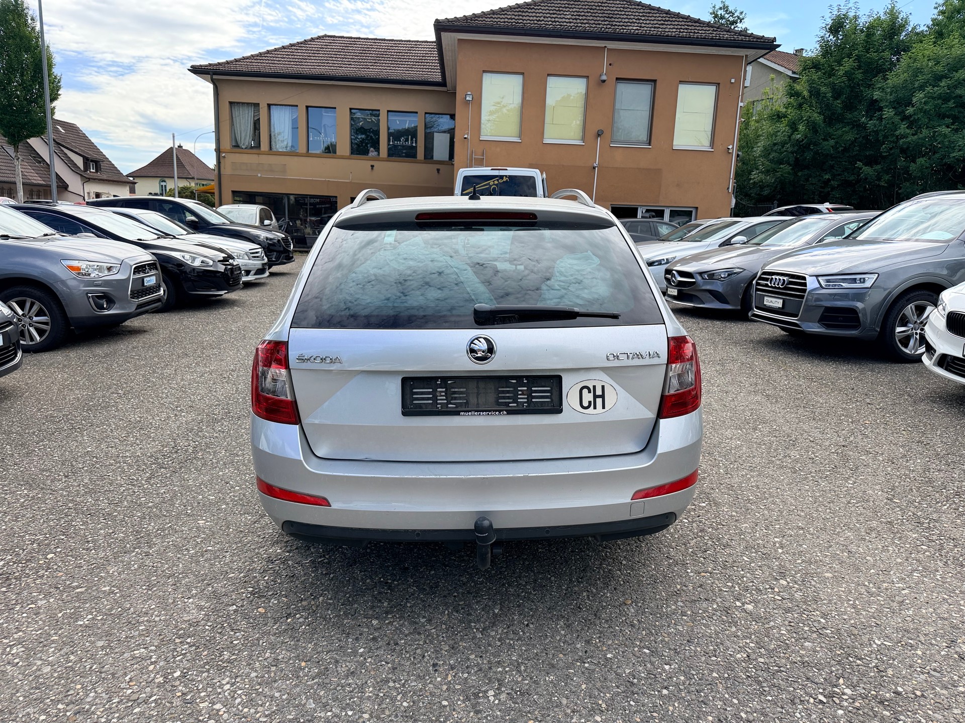 SKODA Octavia Combi 1.6 TDI Ambition DSG-image-9