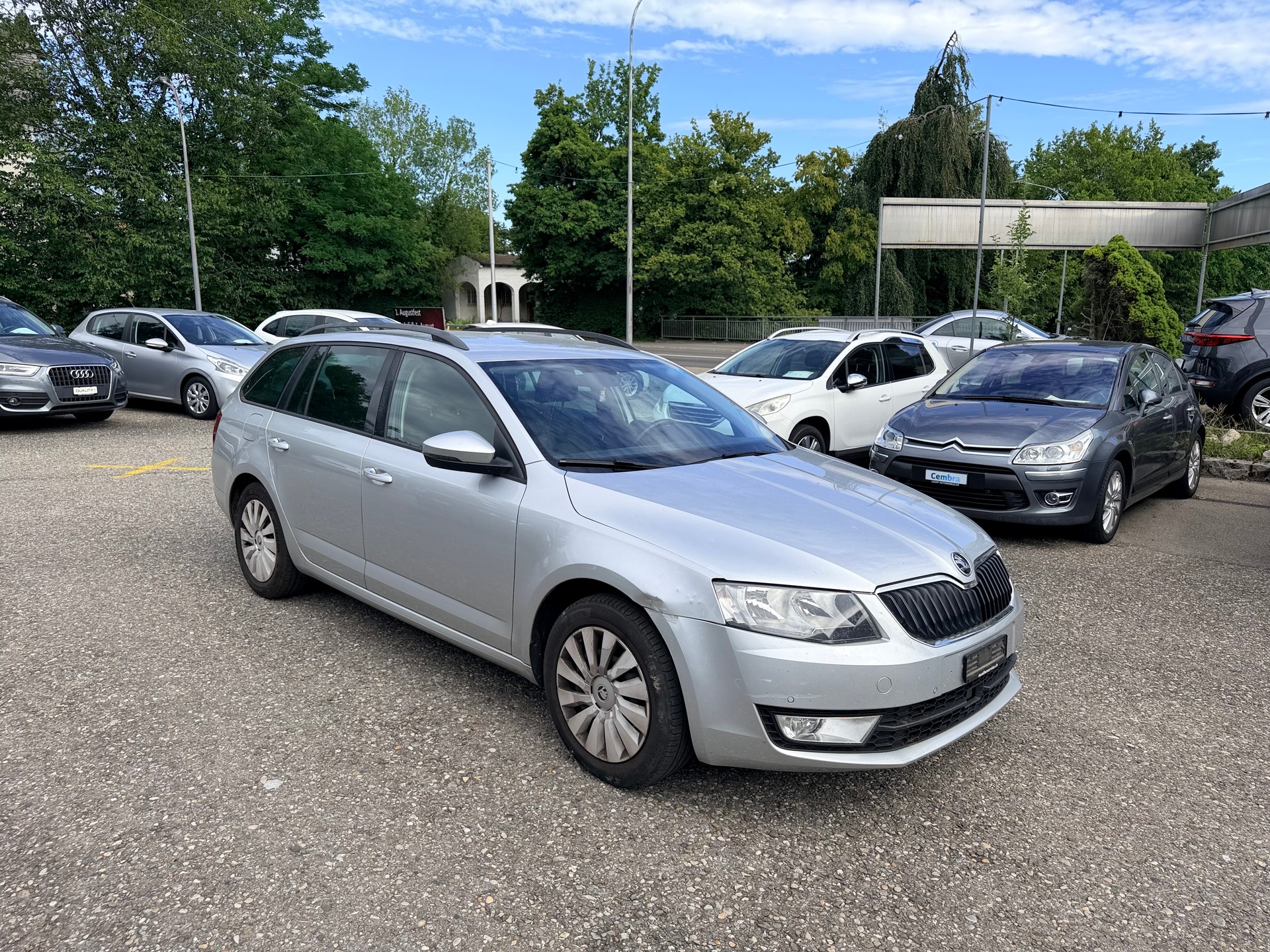 SKODA Octavia Combi 1.6 TDI Ambition DSG-image-2