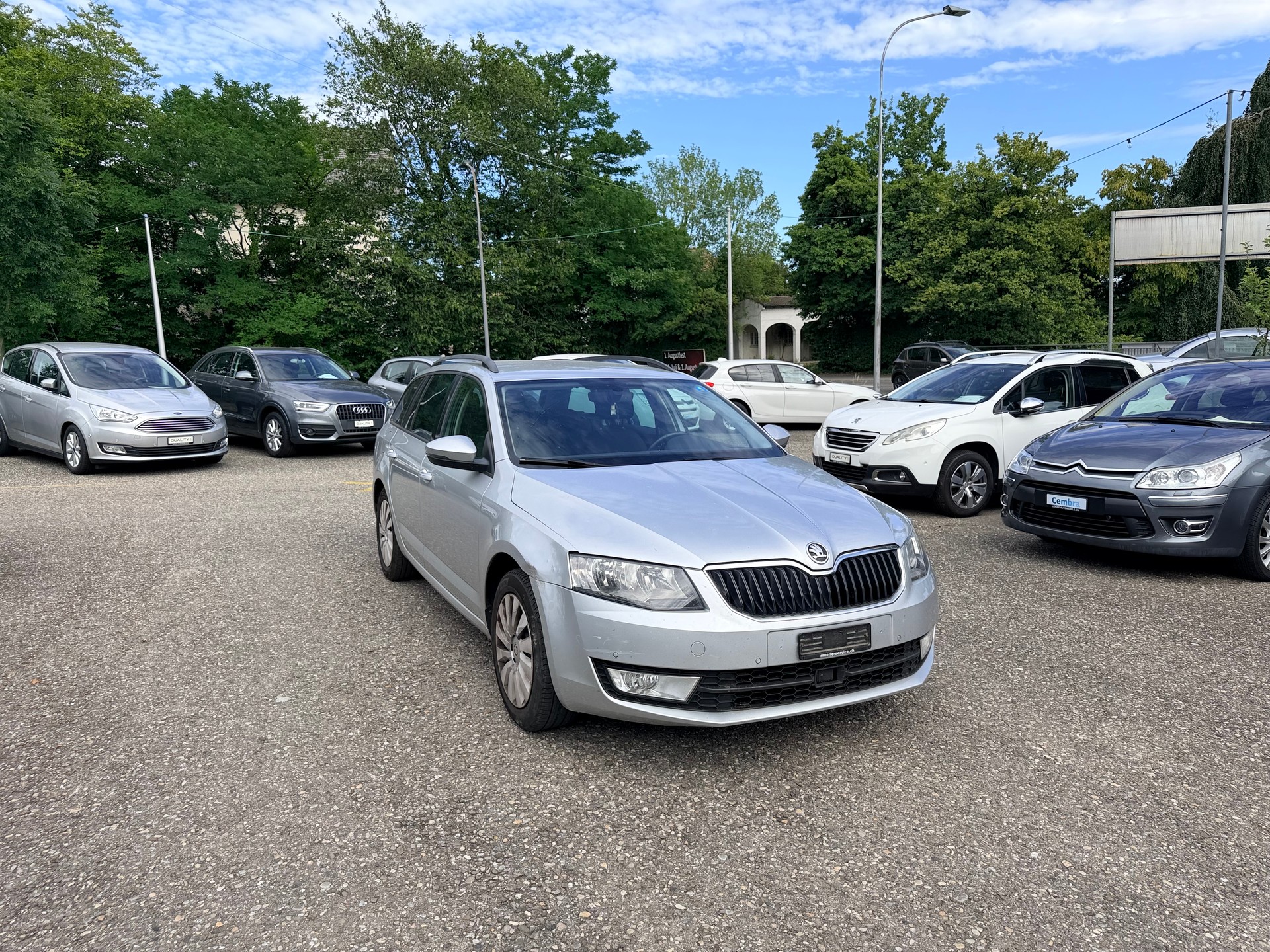 SKODA Octavia Combi 1.6 TDI Ambition DSG-image-1