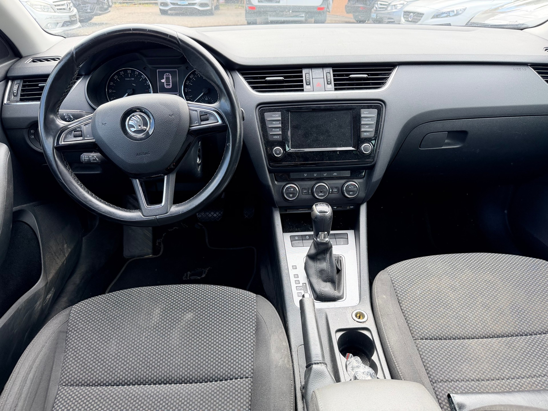 SKODA Octavia Combi 1.6 TDI Ambition DSG-image-14