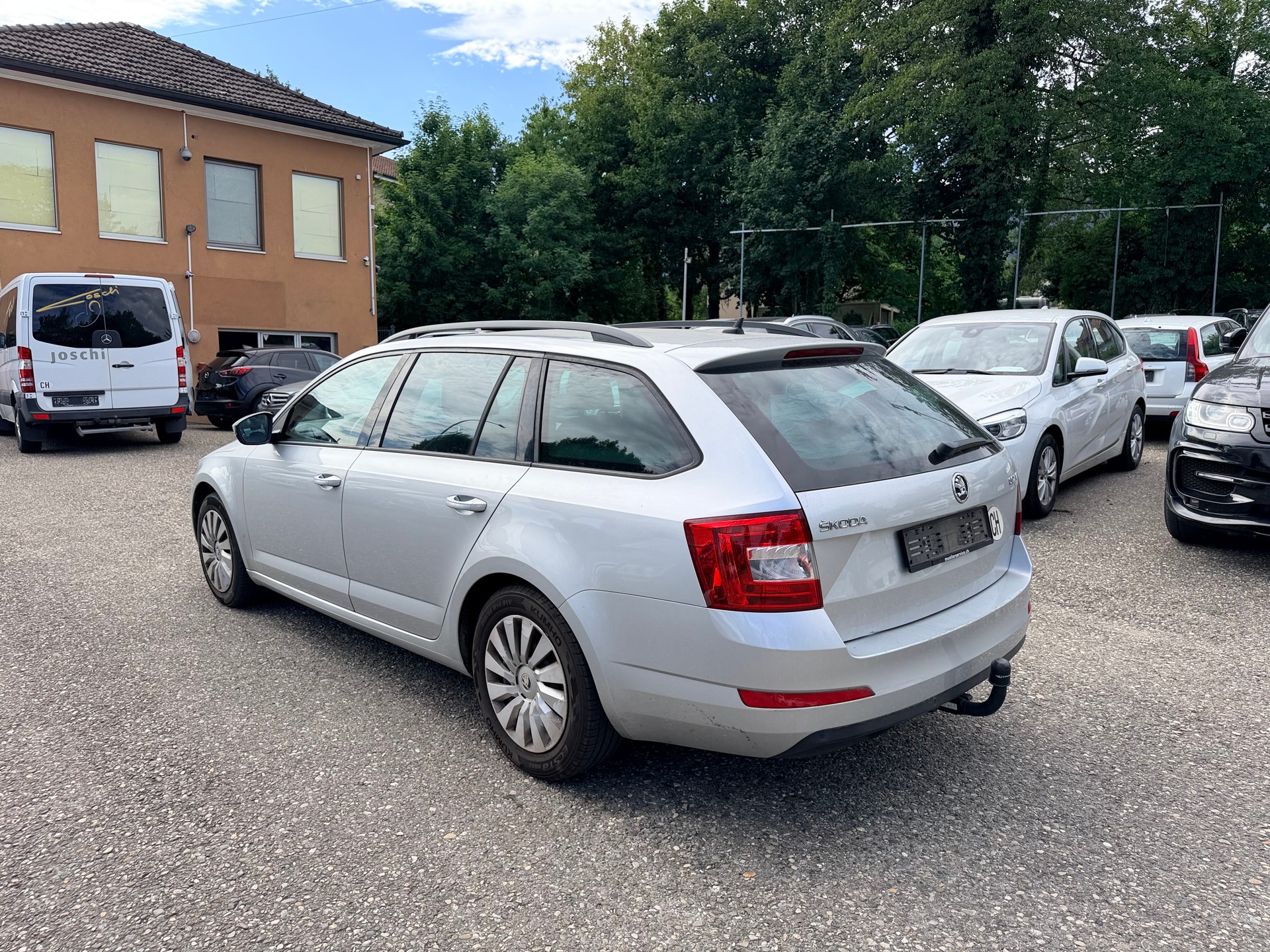 SKODA Octavia Combi 1.6 TDI Ambition DSG-image-8