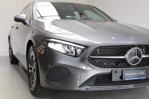 MERCEDES-BENZ A 180-showroom-element-1