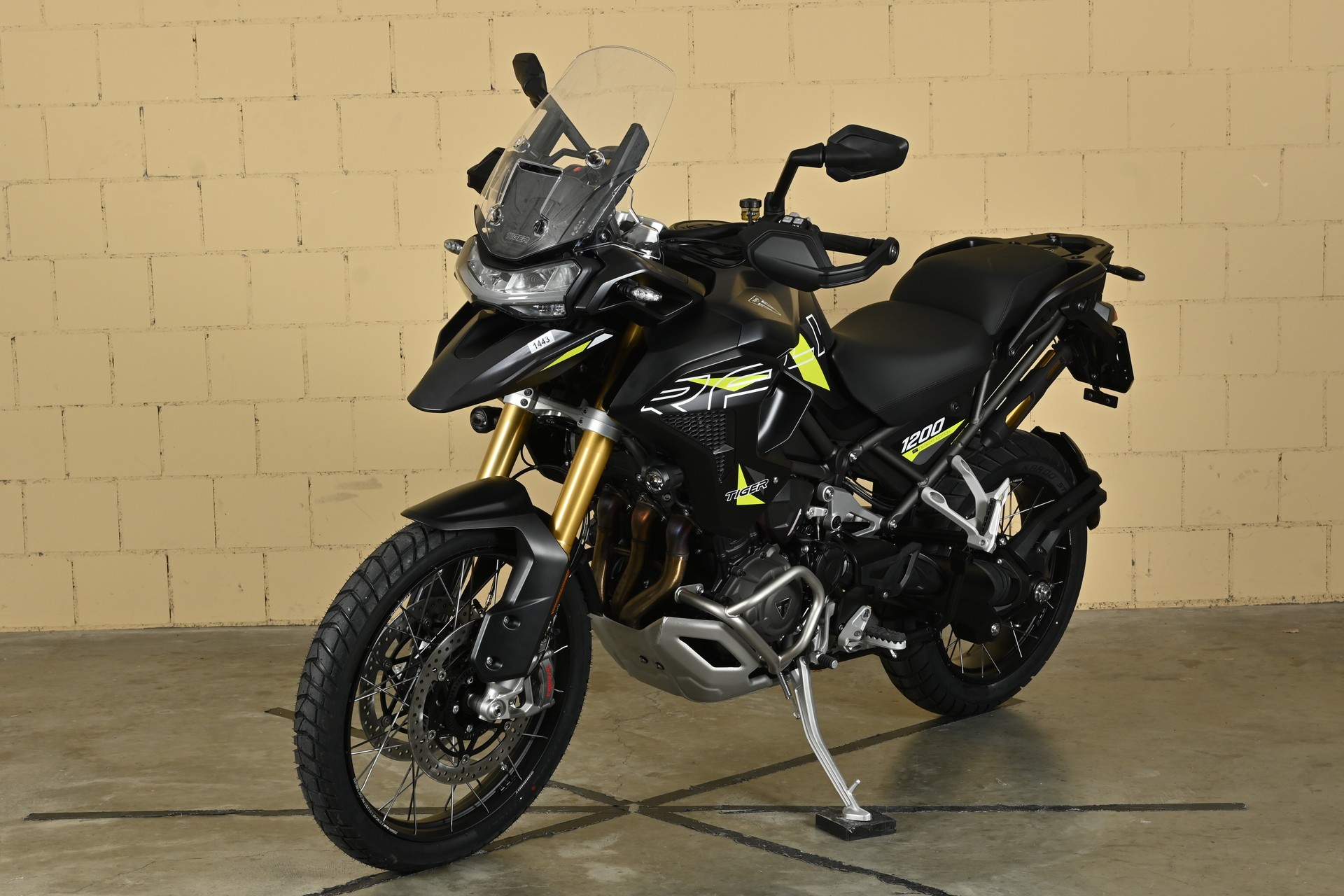 TRIUMPH Tiger 1200 Desert-showroom-element-2