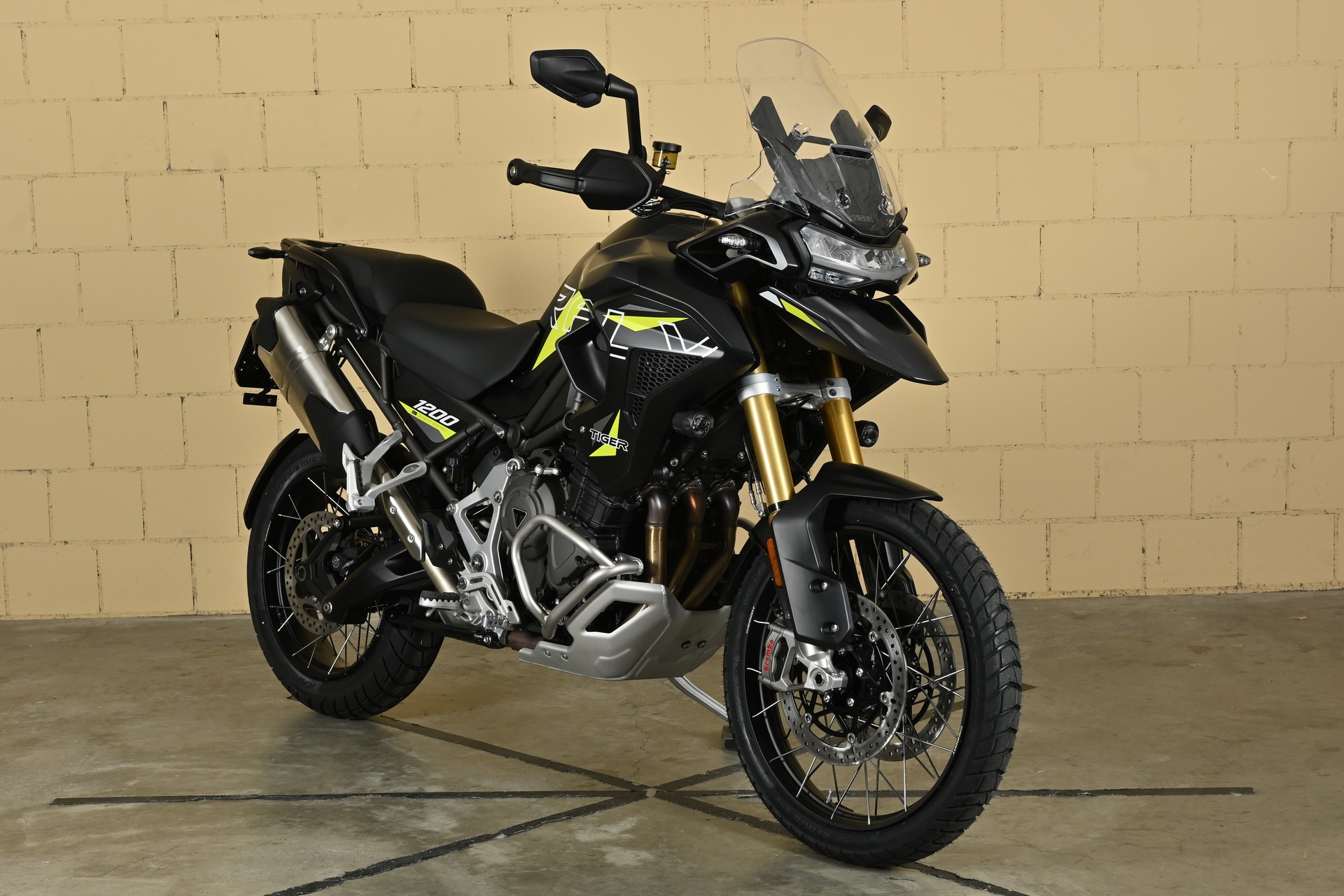 TRIUMPH Tiger 1200 Desert-showroom-element-1