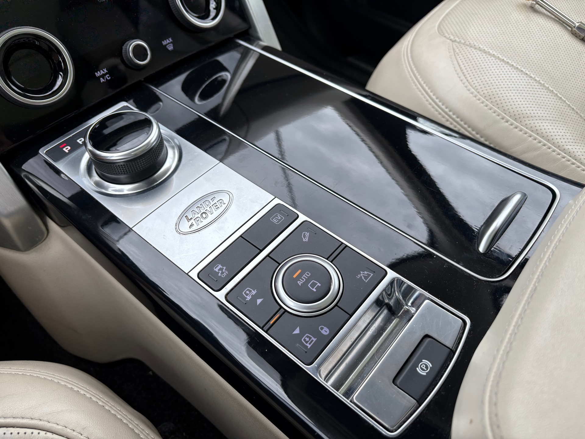 LAND ROVER Range Rover LWB 2.0 Si4 PHEV Vogue Automatic-image-18