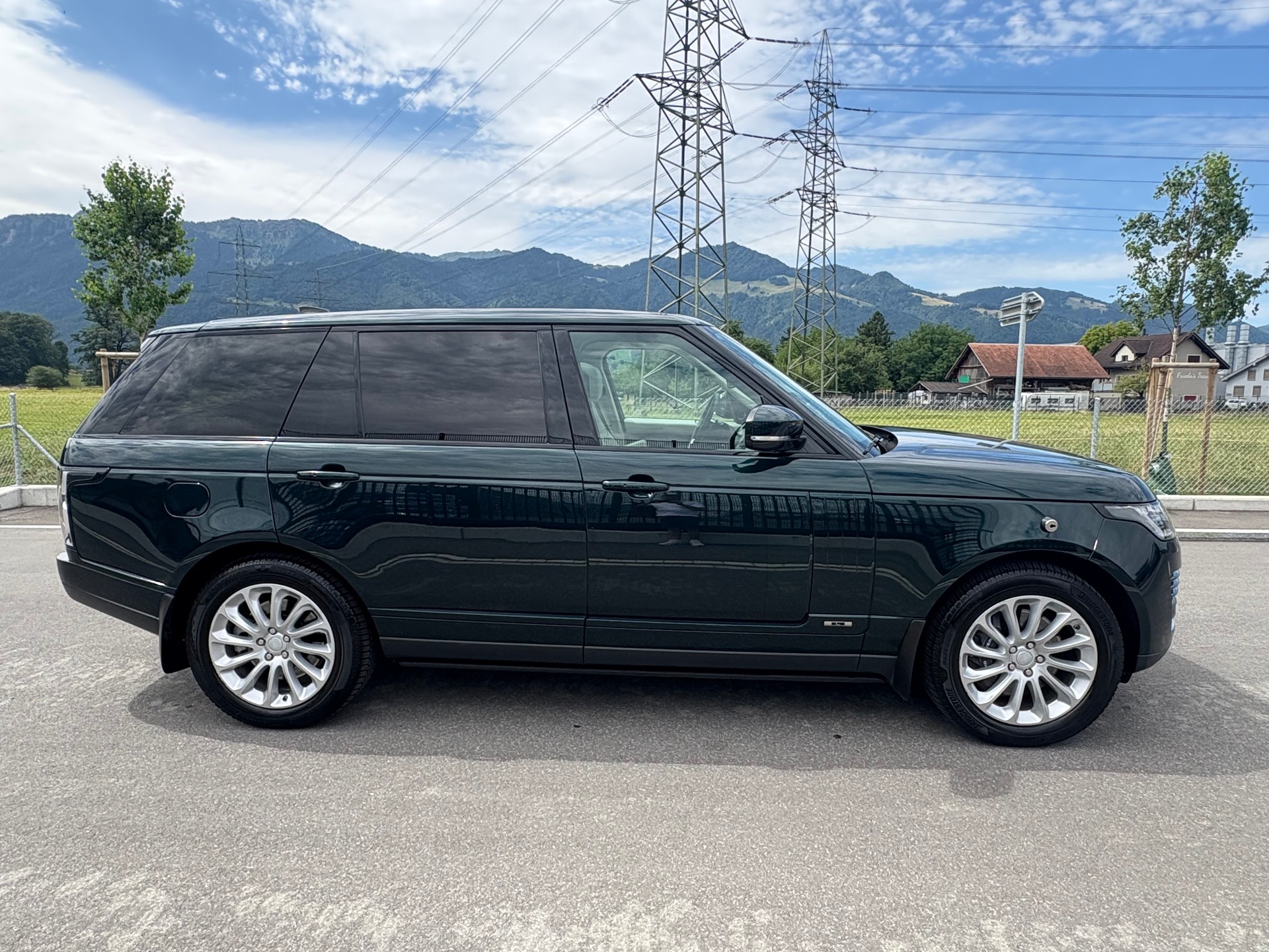 LAND ROVER Range Rover LWB 2.0 Si4 PHEV Vogue Automatic-image-2