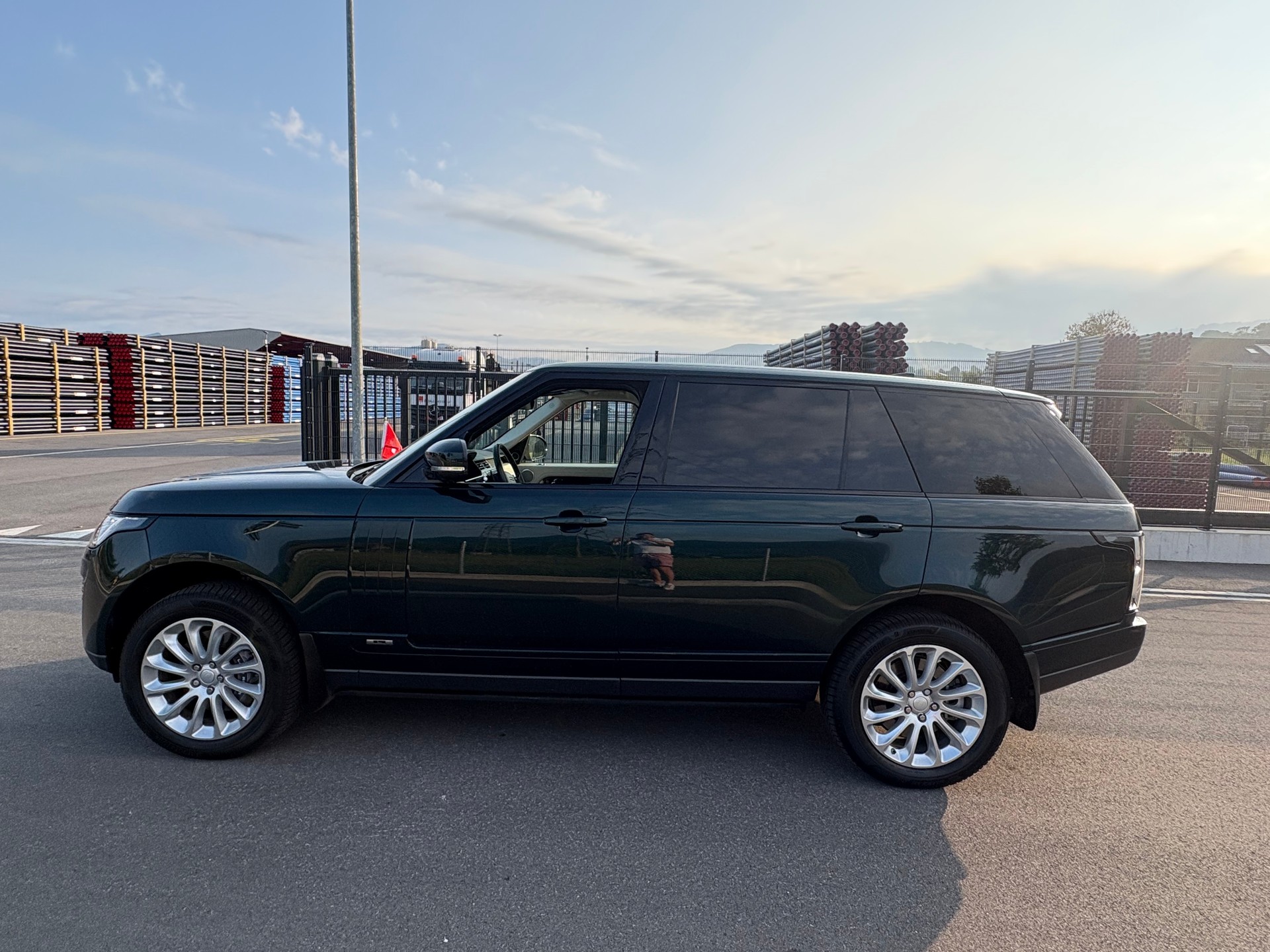 LAND ROVER Range Rover LWB 2.0 Si4 PHEV Vogue Automatic-image-5