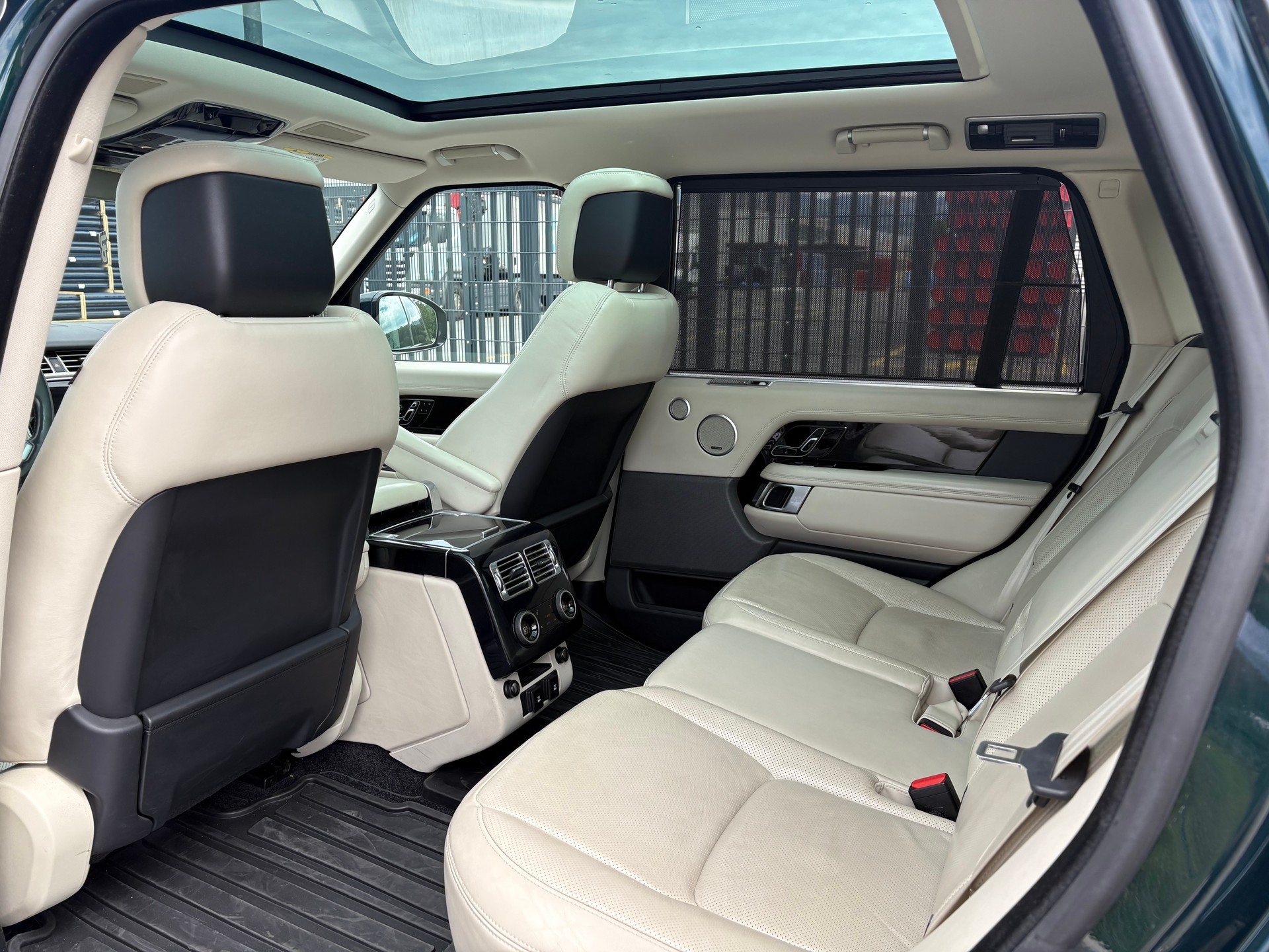 LAND ROVER Range Rover LWB 2.0 Si4 PHEV Vogue Automatic-image-9