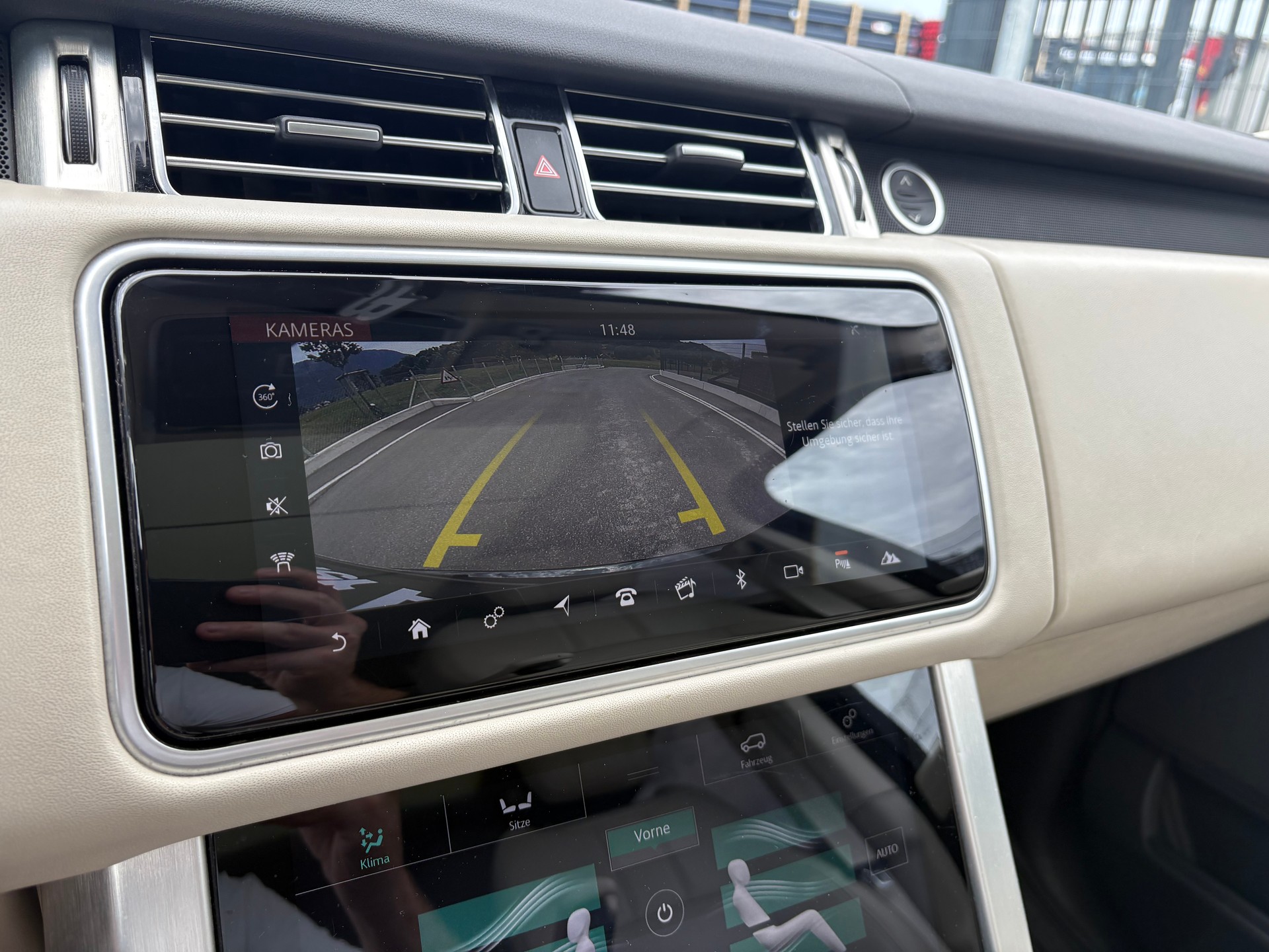 LAND ROVER Range Rover LWB 2.0 Si4 PHEV Vogue Automatic-image-17