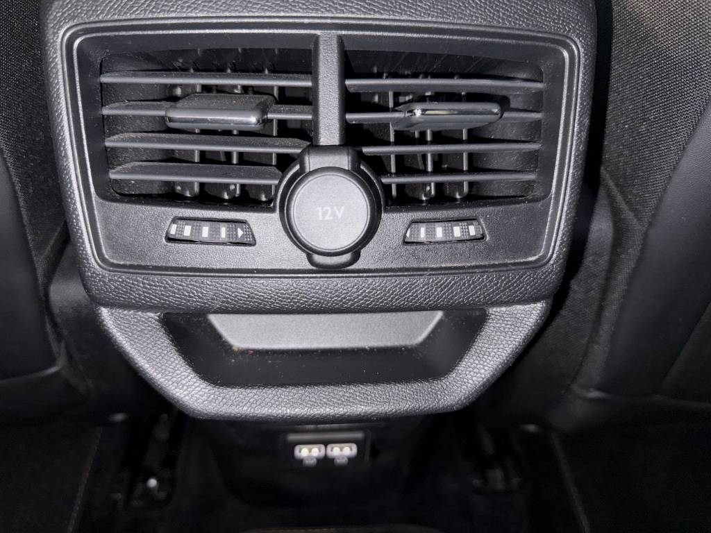 PEUGEOT 3008 300e Hybrid4 GT EAT8-image-6