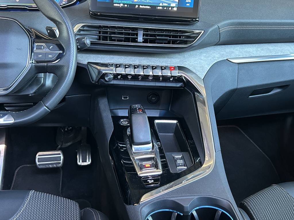 PEUGEOT 3008 300e Hybrid4 GT EAT8-image-6