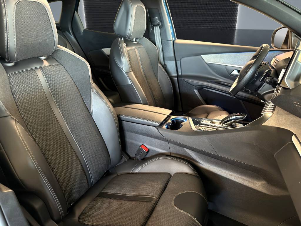 PEUGEOT 3008 300e Hybrid4 GT EAT8-image-10