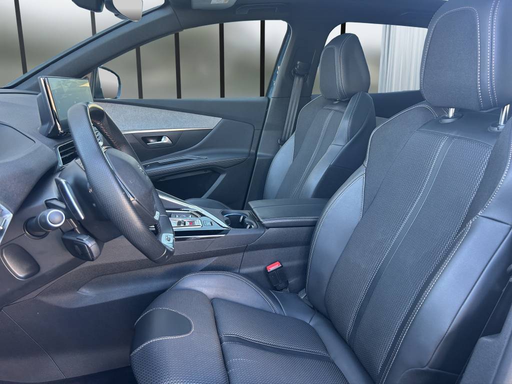 PEUGEOT 3008 300e Hybrid4 GT EAT8-image-7