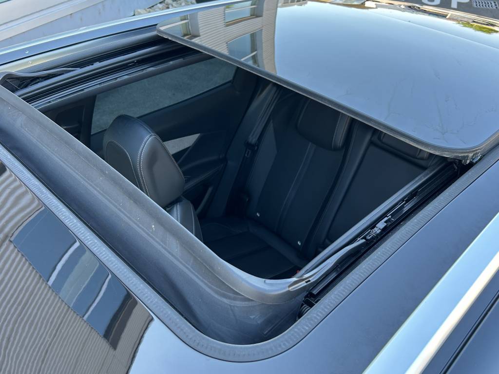 PEUGEOT 3008 300e Hybrid4 GT EAT8-image-12